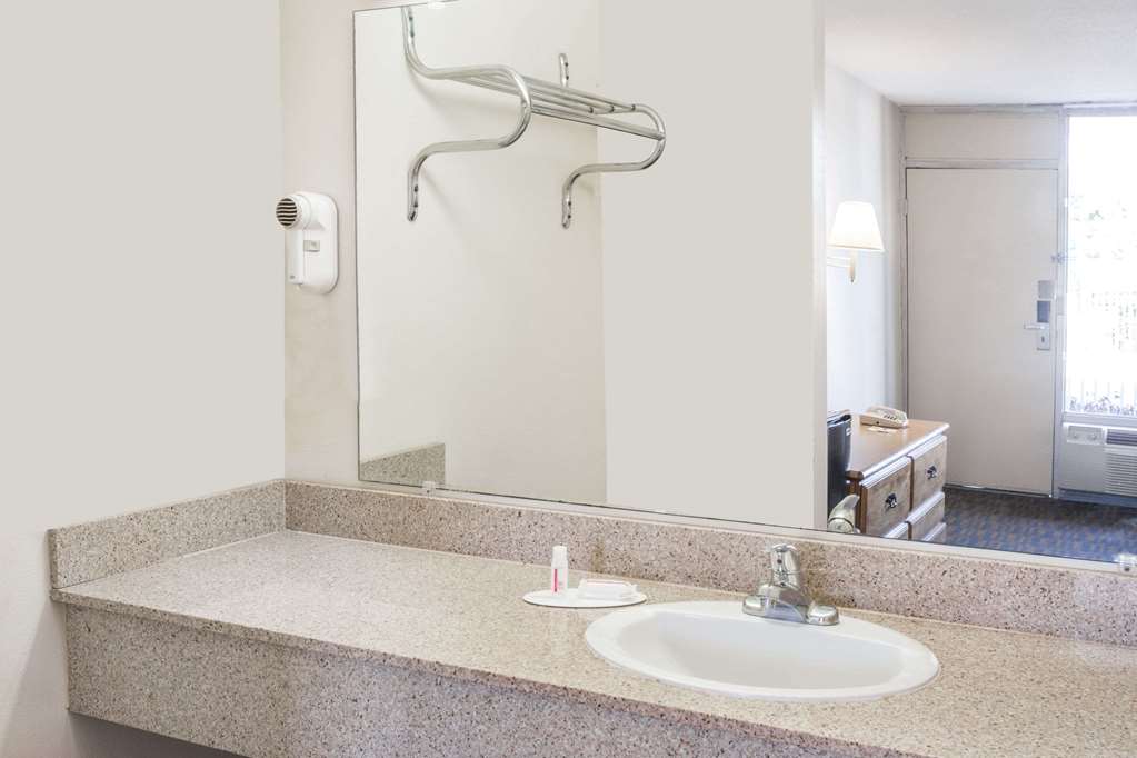 Days Inn by Wyndham Adel-South Georgia-Motorsports Park