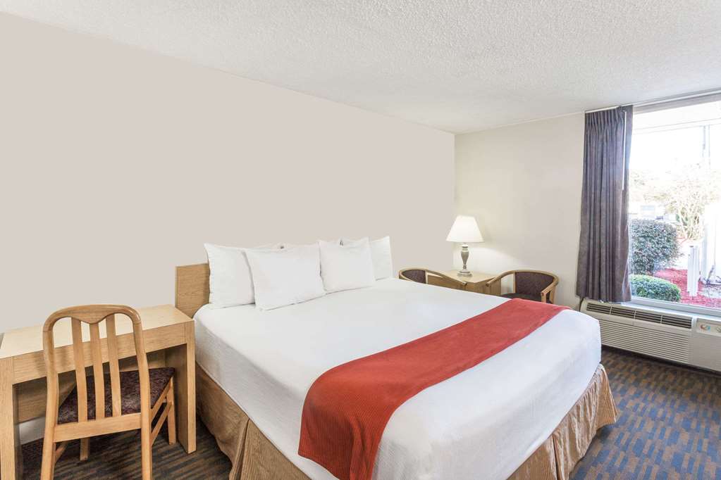 Days Inn by Wyndham Adel-South Georgia-Motorsports Park