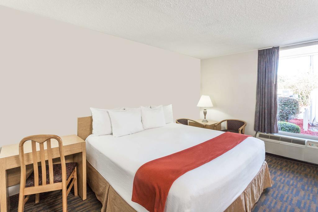 Days Inn by Wyndham Adel-South Georgia-Motorsports Park