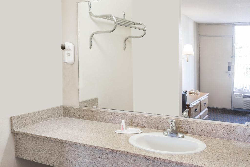 Days Inn by Wyndham Adel-South Georgia-Motorsports Park