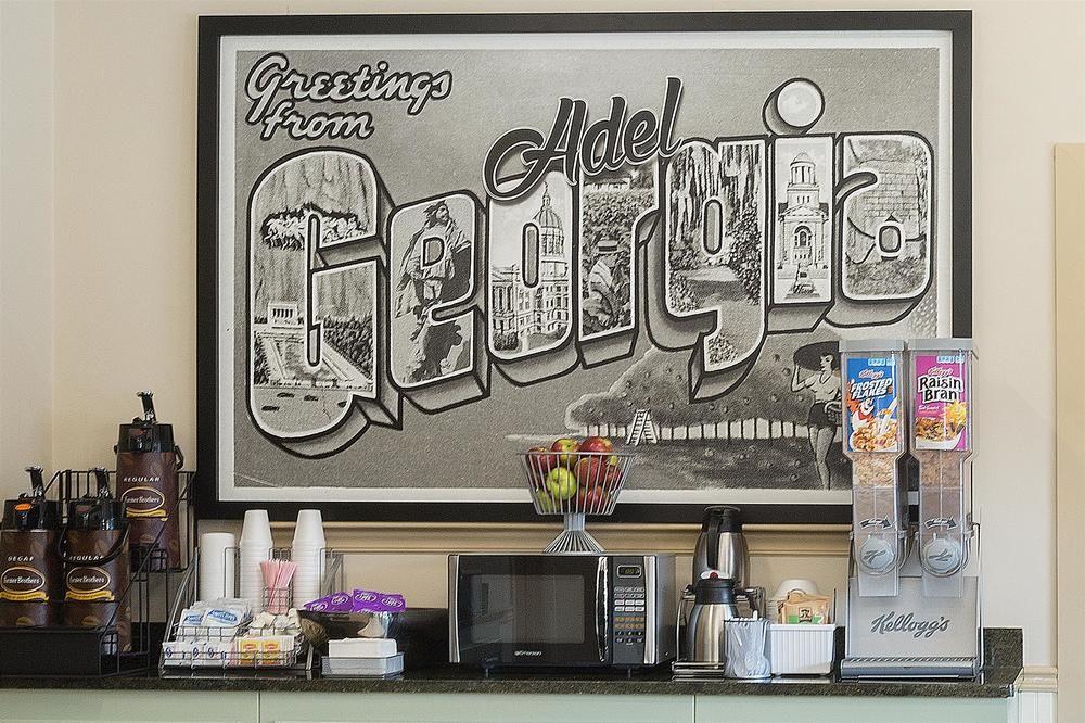 Super 8 by Wyndham Adel