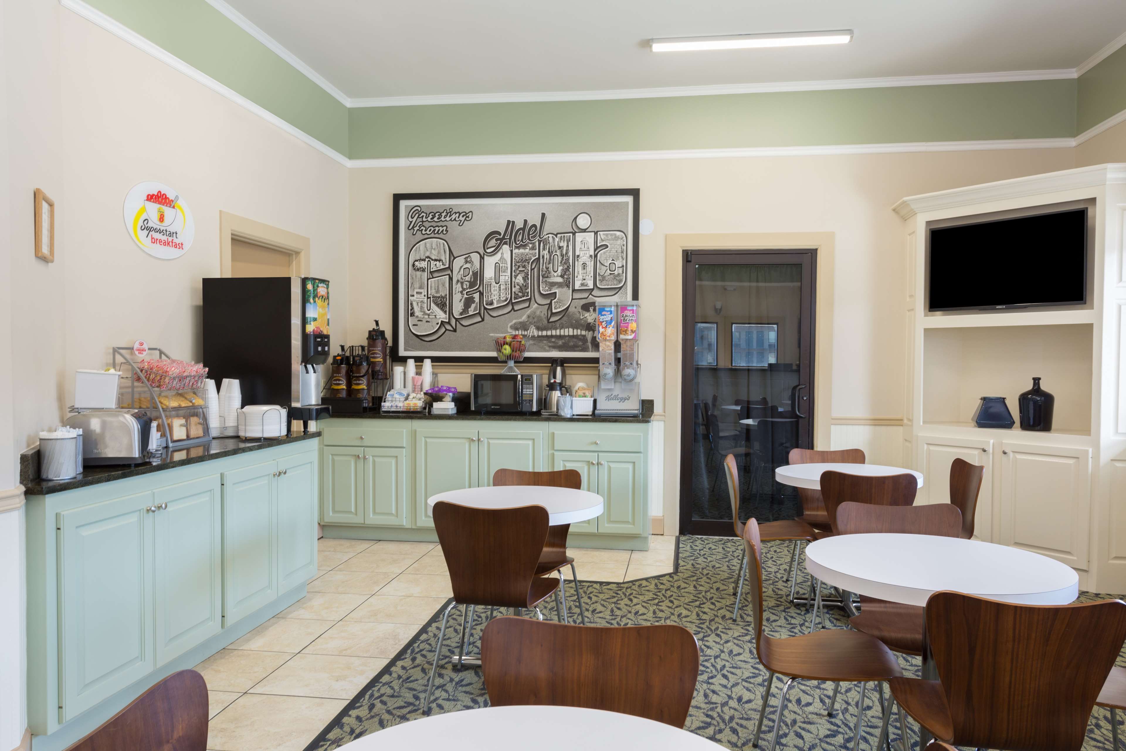 Super 8 by Wyndham Adel