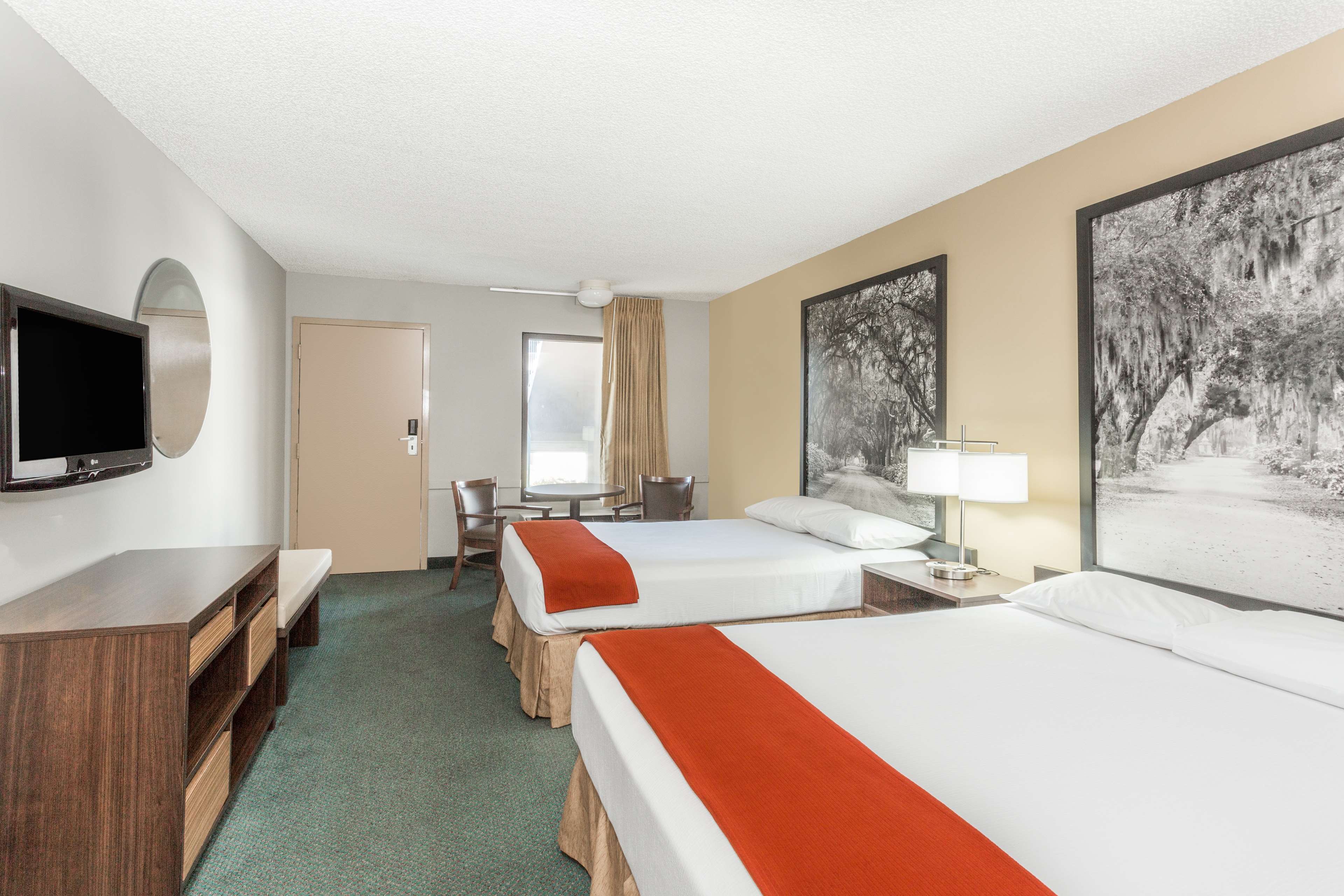 Super 8 by Wyndham Adel