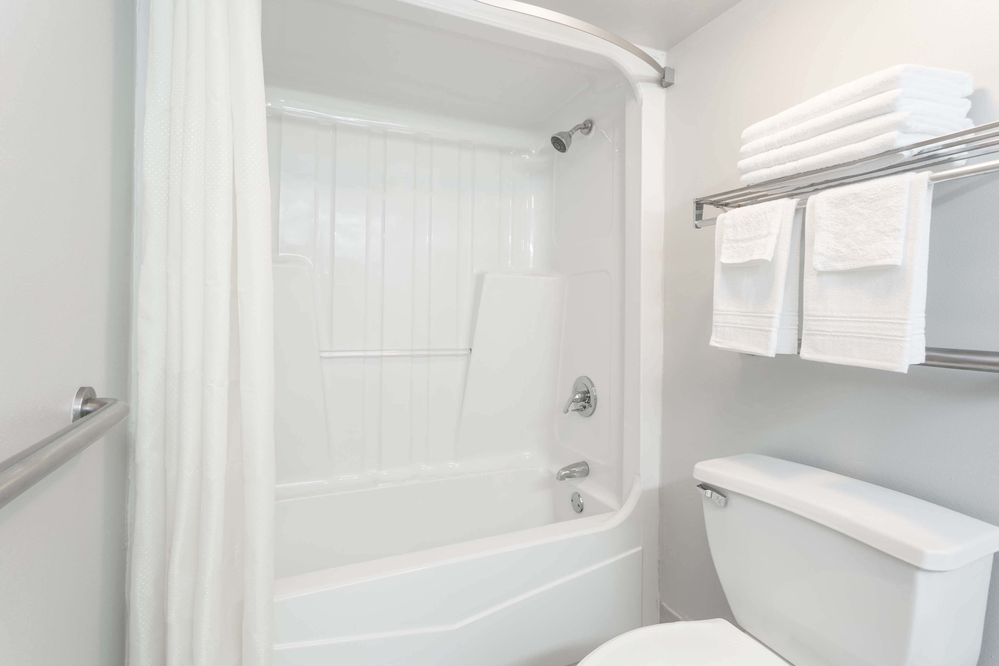 Super 8 by Wyndham Adel