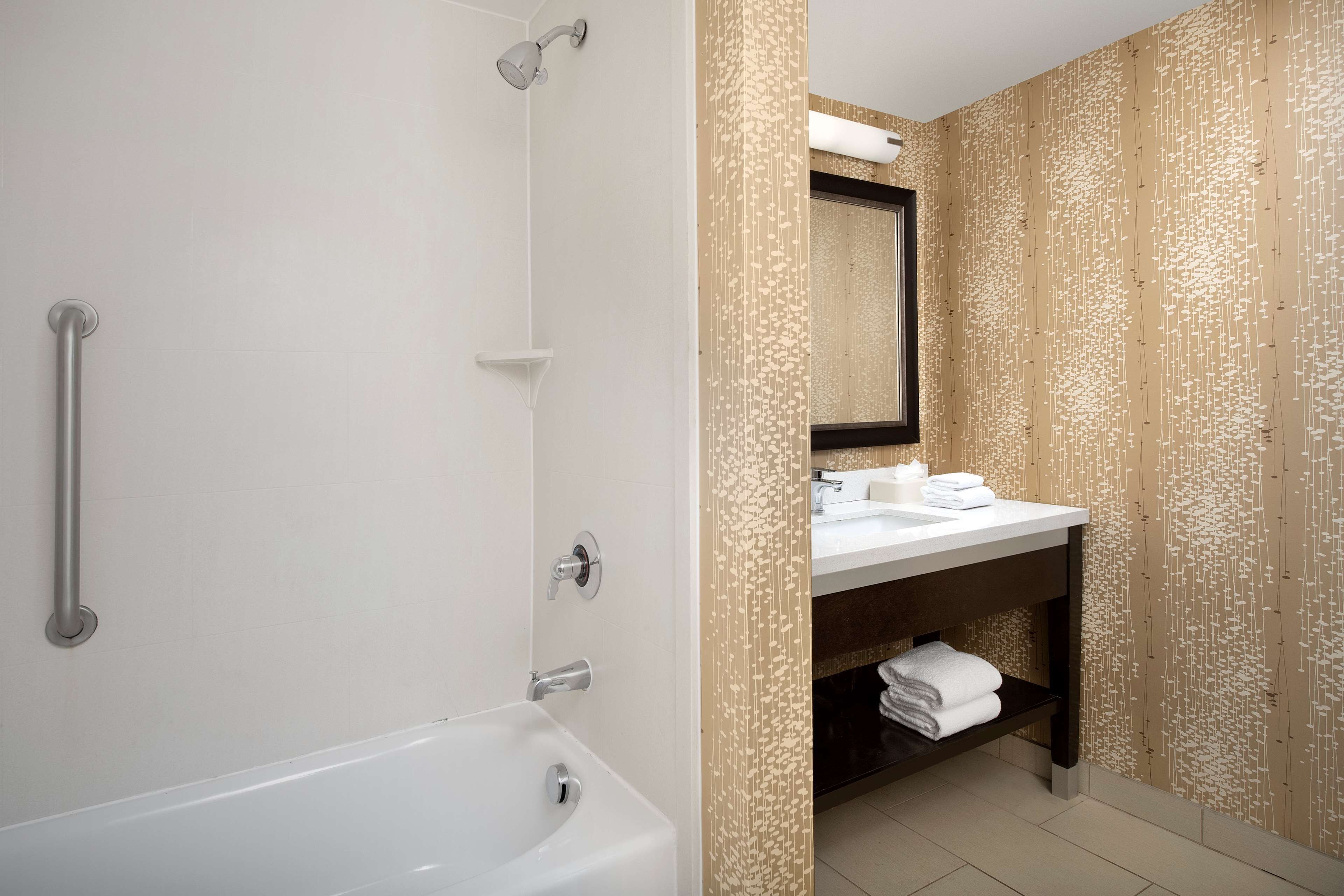 Hampton Inn & Suites Alpharetta Hampton Inn & Suites Alpharetta