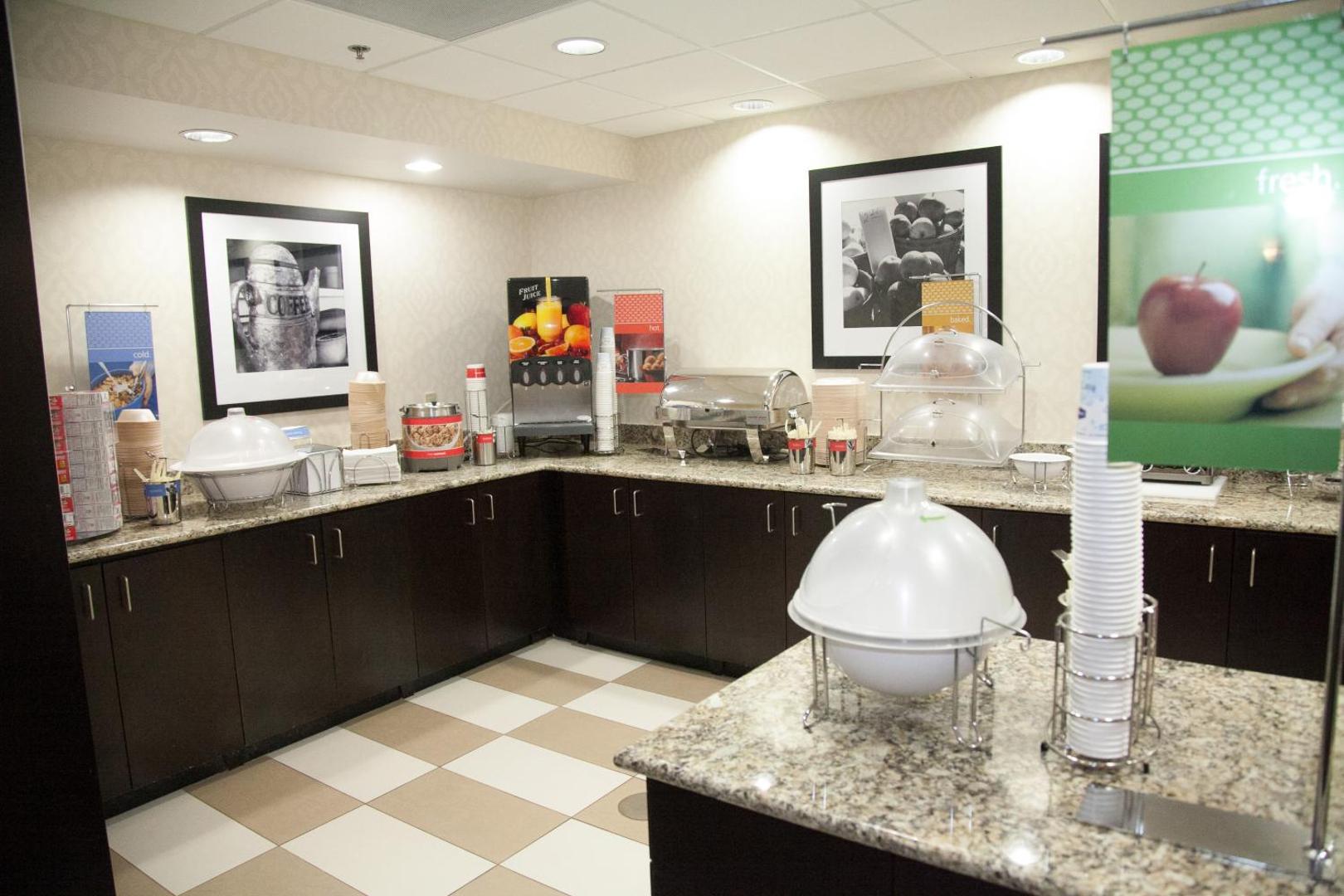 Hampton Inn & Suites Alpharetta Hampton Inn & Suites Alpharetta