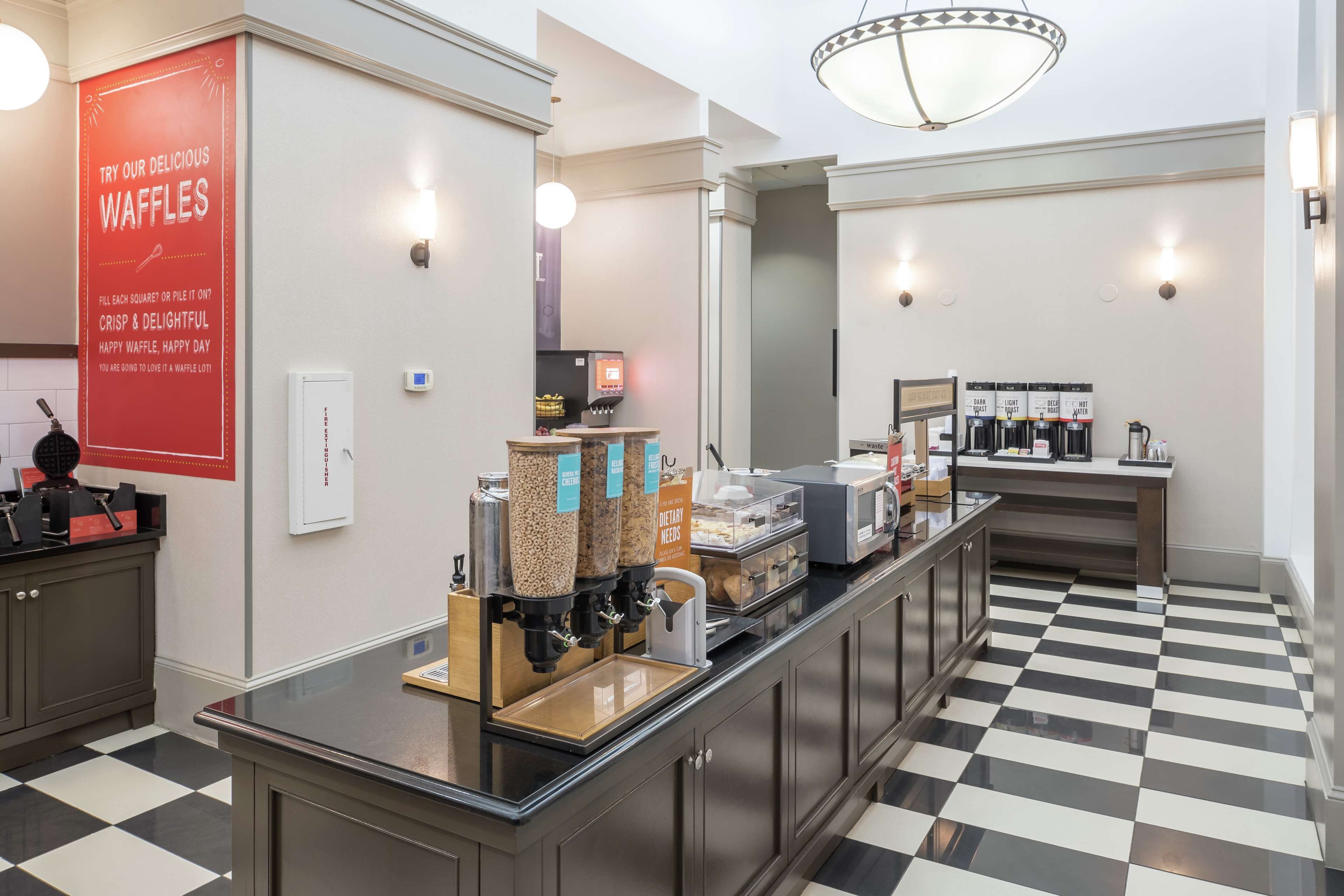 Hampton Inn & Suites Atlanta-Downtown Hampton Inn & Suites Atlanta-Downtown