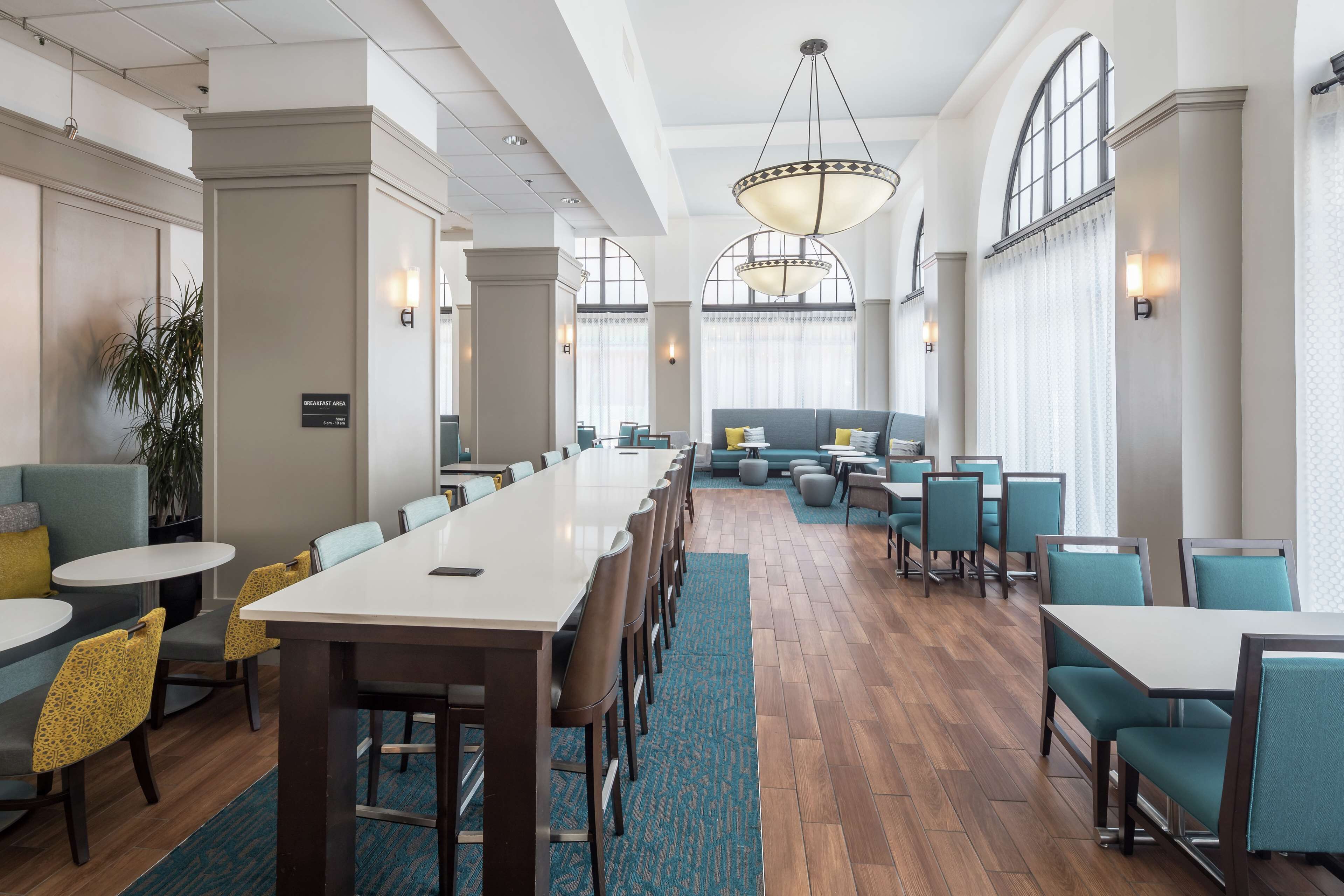 Hampton Inn & Suites Atlanta-Downtown Hampton Inn & Suites Atlanta-Downtown
