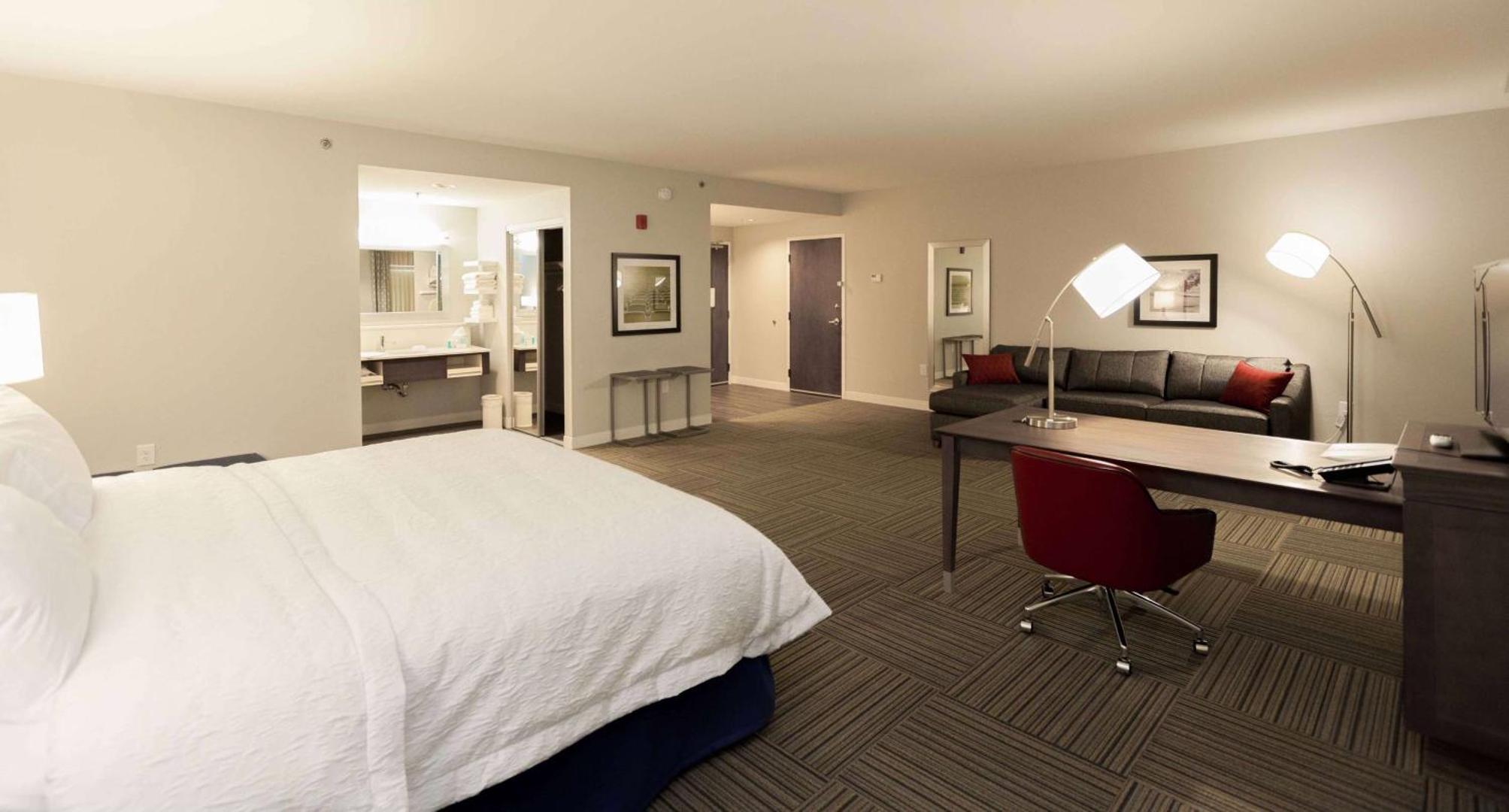 Hampton Inn Emerson LakePoint Hampton Inn Emerson LakePoint