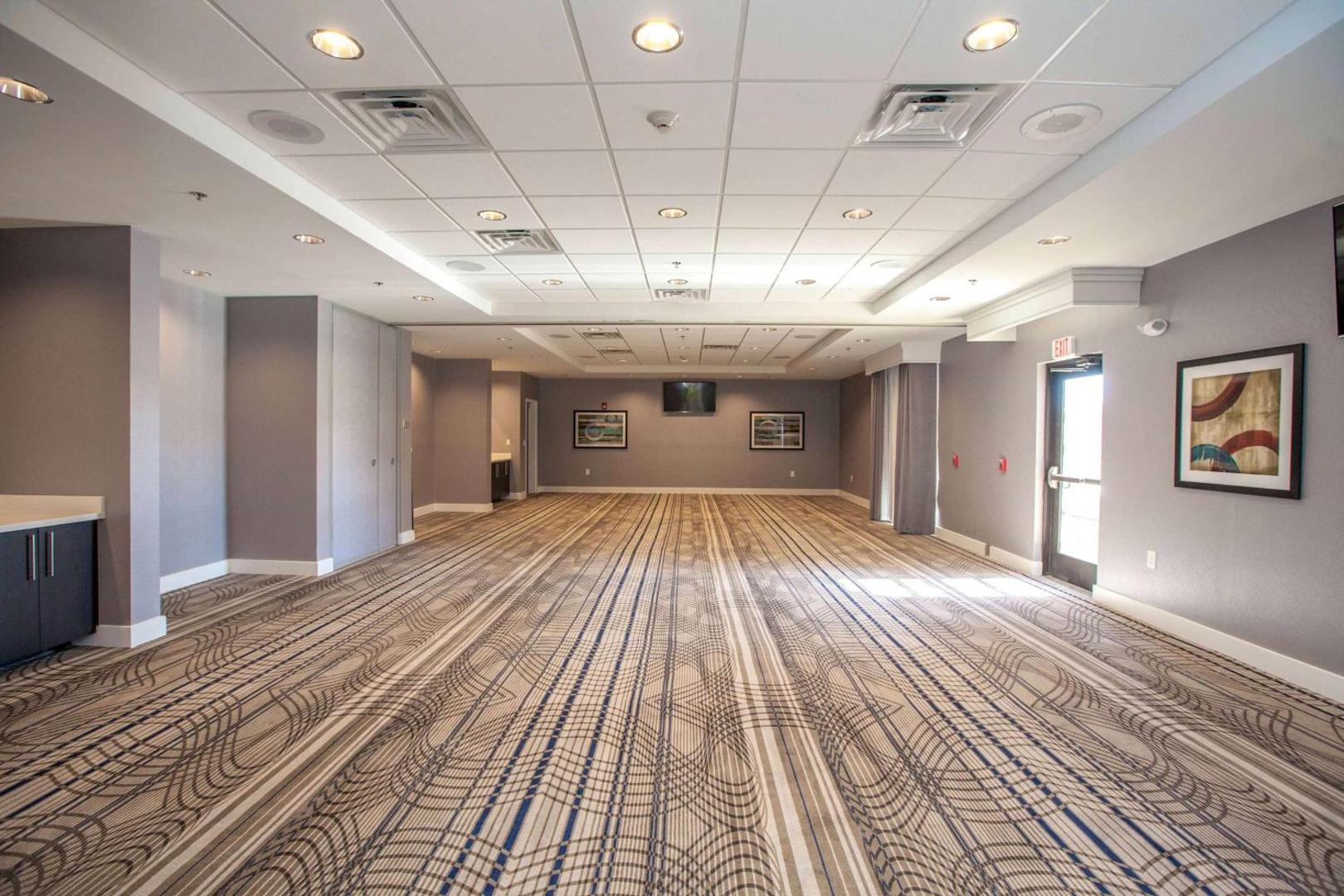 Hampton Inn Emerson LakePoint Hampton Inn Emerson LakePoint