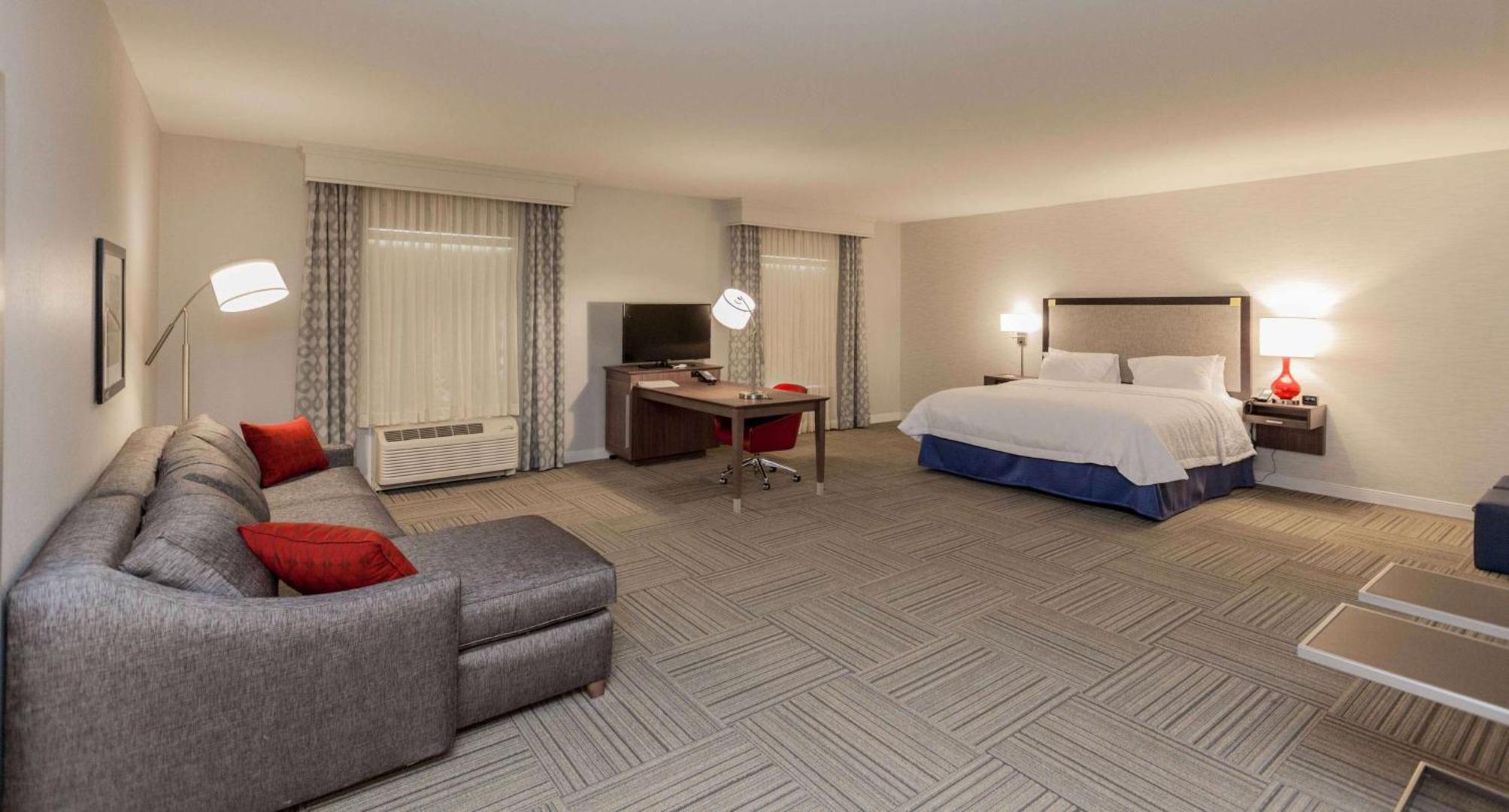 Hampton Inn Emerson LakePoint Hampton Inn Emerson LakePoint