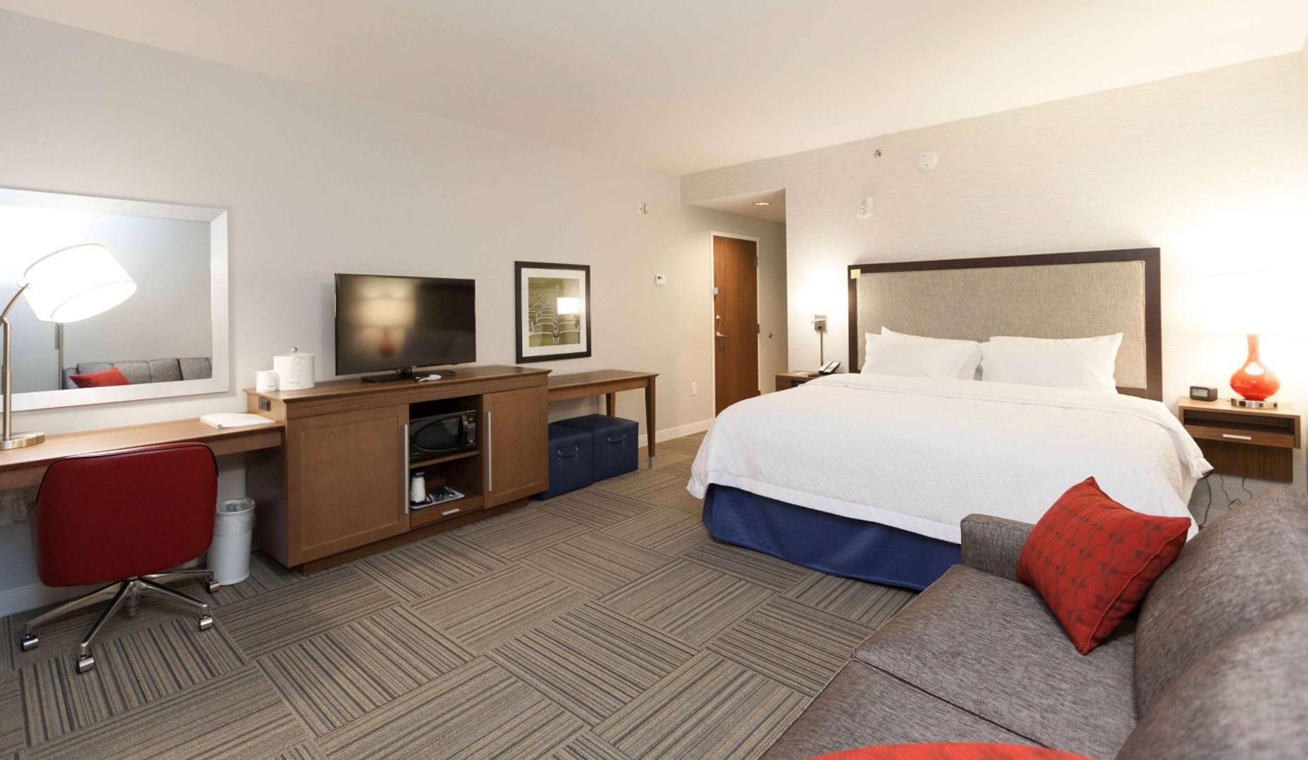 Hampton Inn Emerson LakePoint Hampton Inn Emerson LakePoint