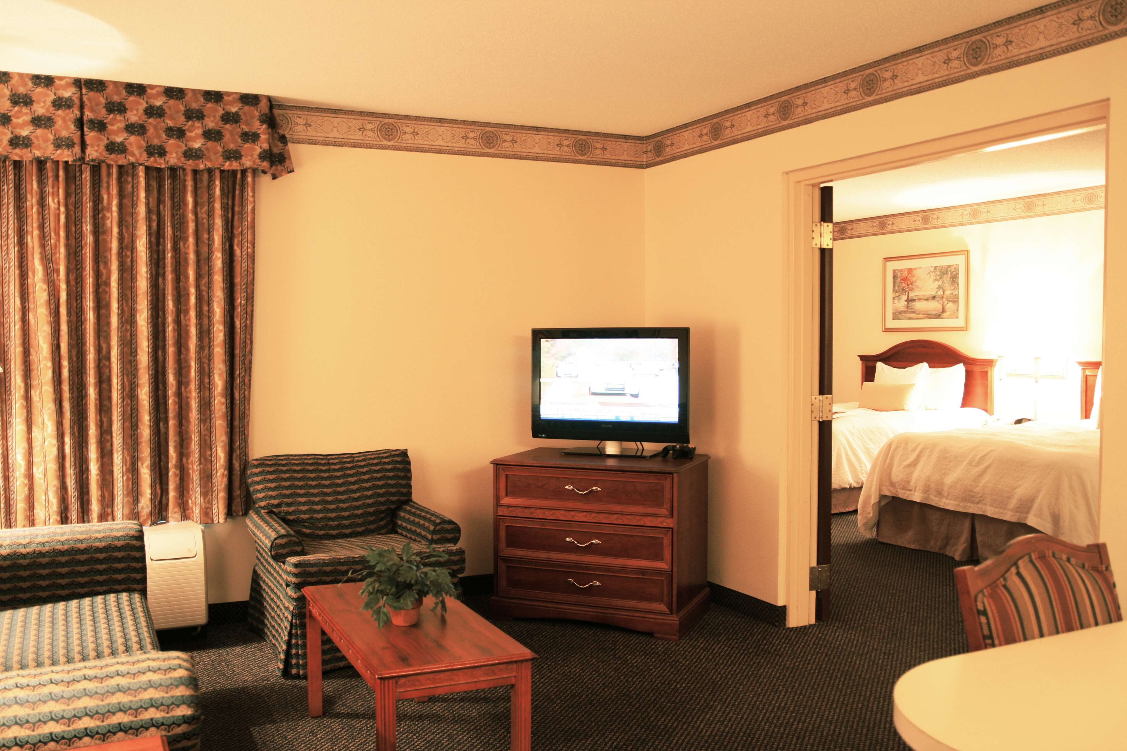 Hampton Inn & Suites Atlanta Airport North I85 Hampton Inn & Suites Atlanta Airport North I85
