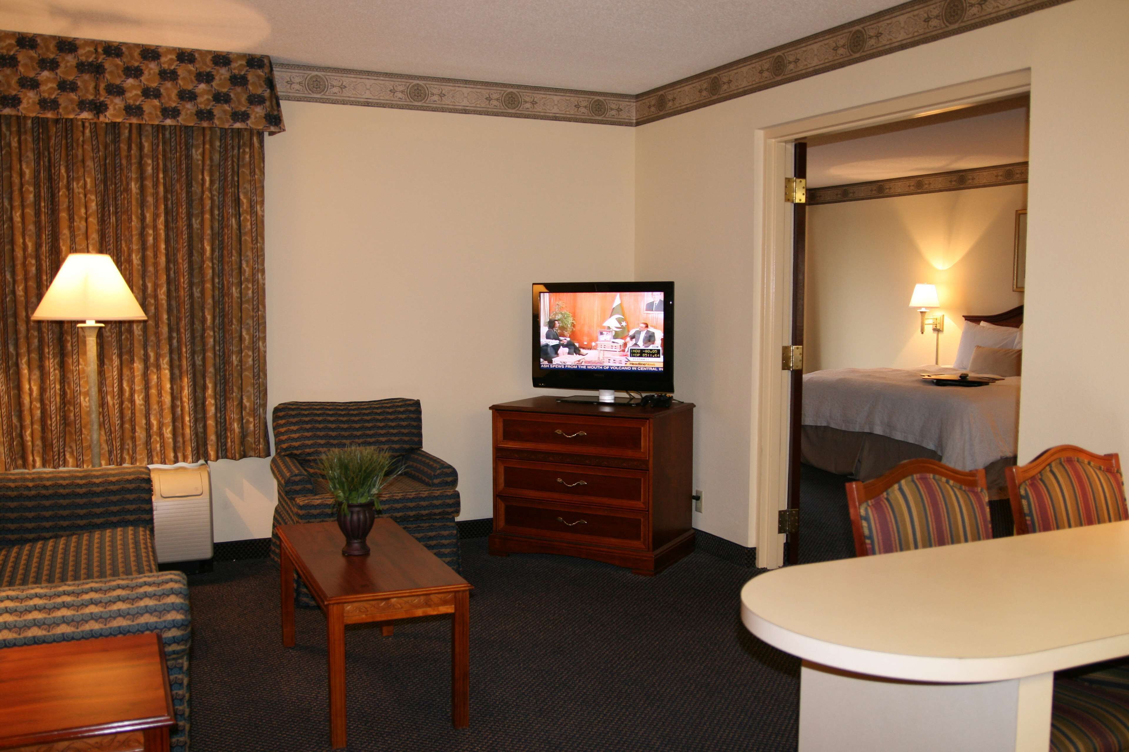 Hampton Inn & Suites Atlanta Airport North I85 Hampton Inn & Suites Atlanta Airport North I85