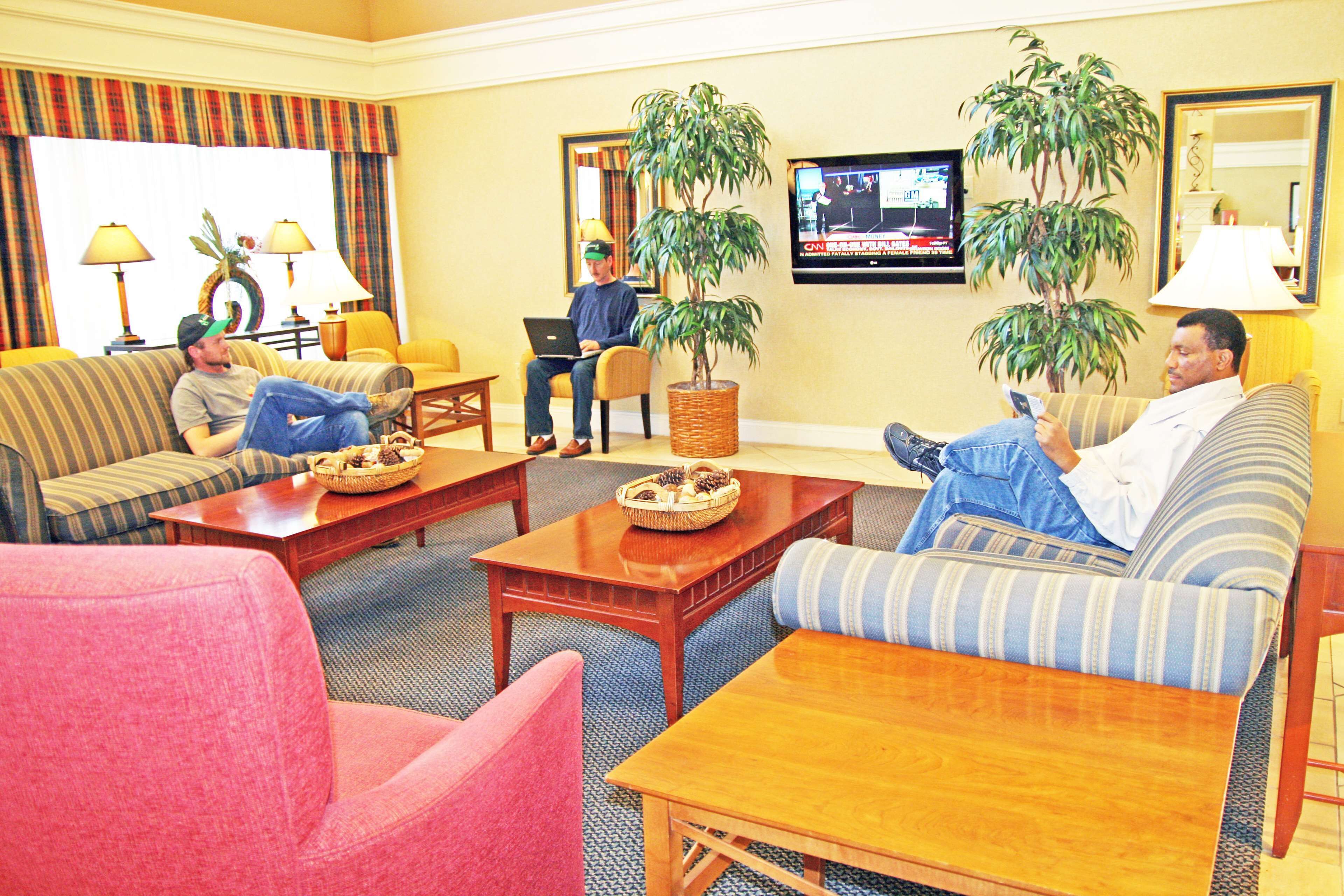 Hampton Inn & Suites Atlanta Airport North I85 Hampton Inn & Suites Atlanta Airport North I85