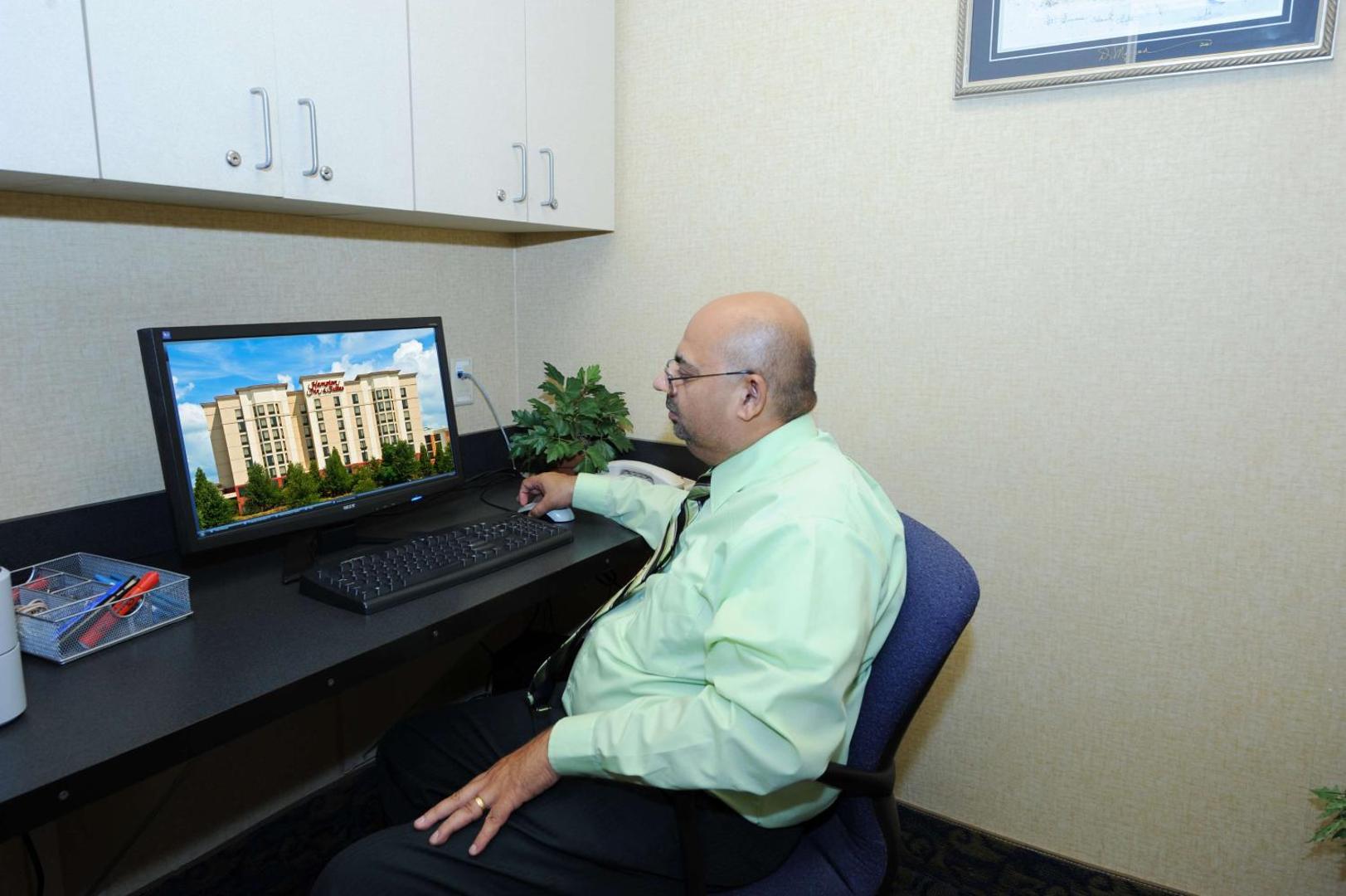 Hampton Inn & Suites Atlanta Airport North I85 Hampton Inn & Suites Atlanta Airport North I85