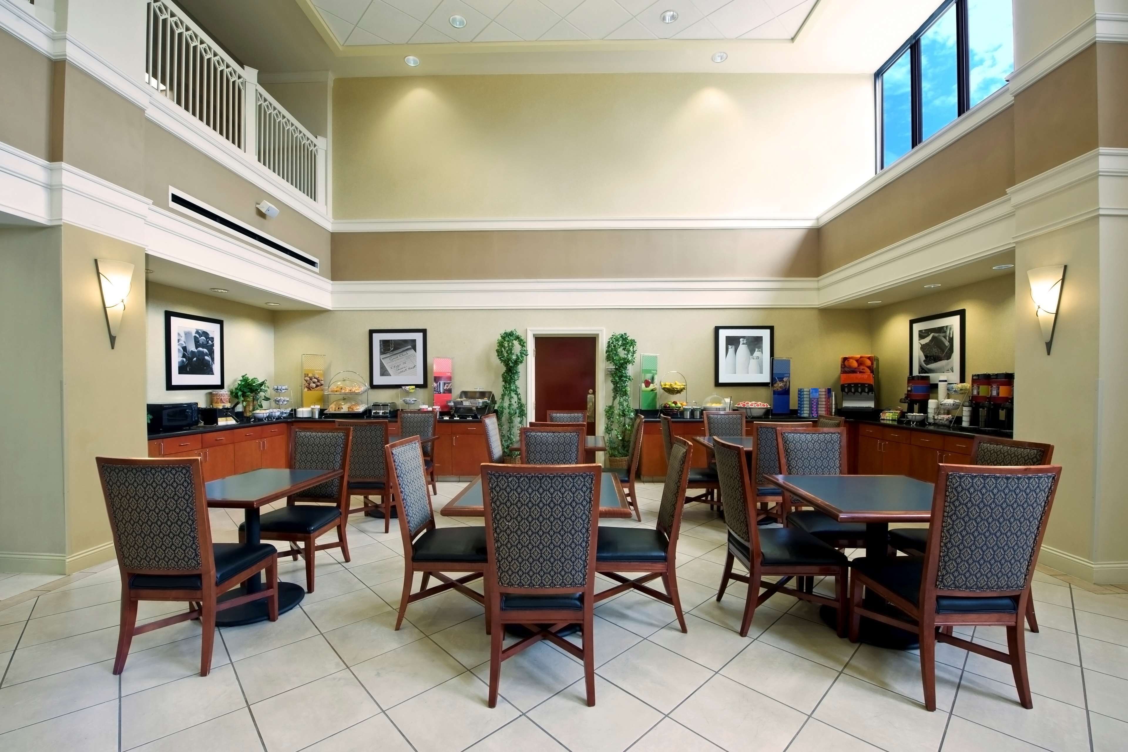 Hampton Inn & Suites Atlanta Airport North I85 Hampton Inn & Suites Atlanta Airport North I85