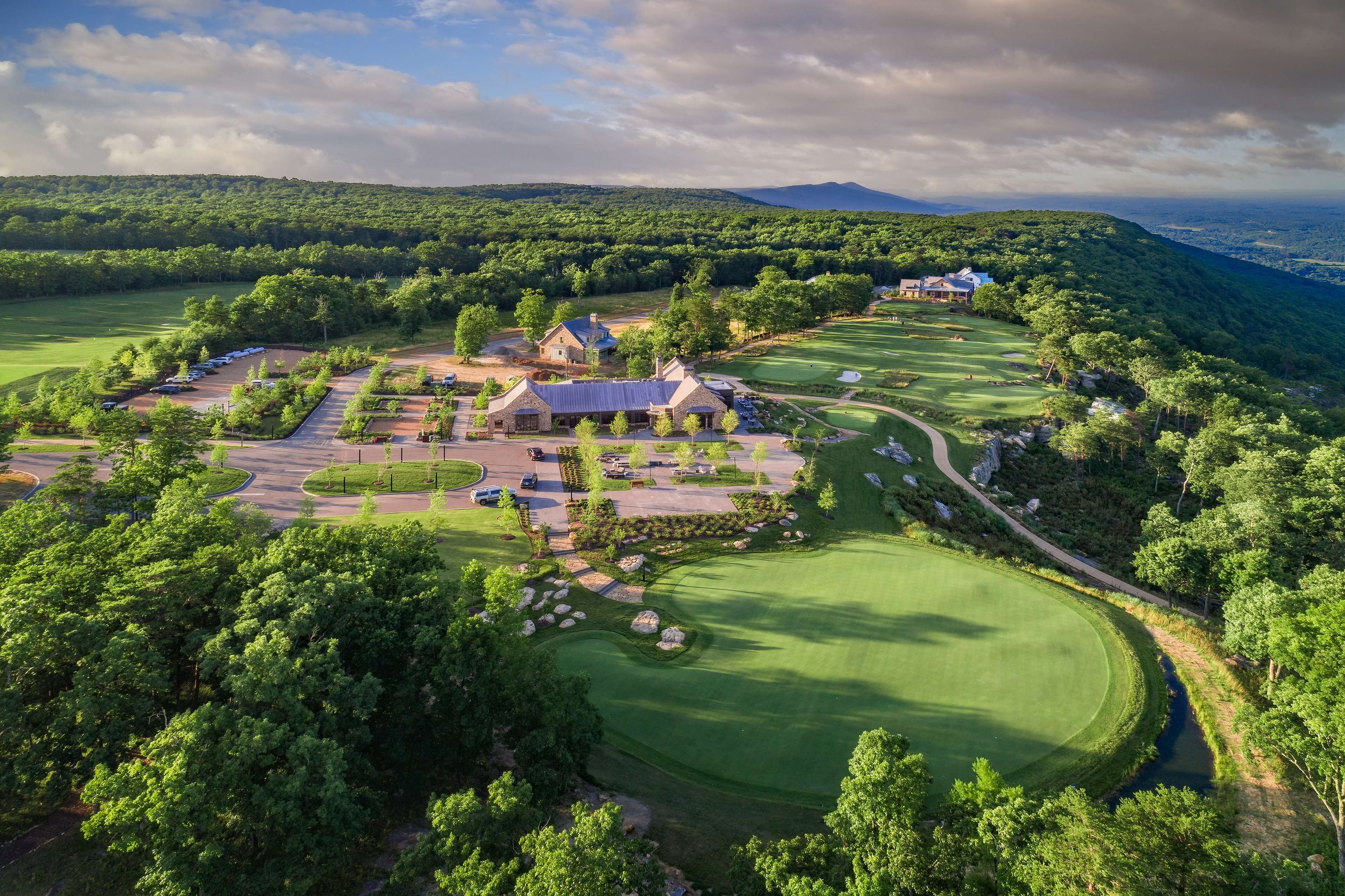 Cloudland at McLemore Resort Lookout Mountain, Curio by Hilton