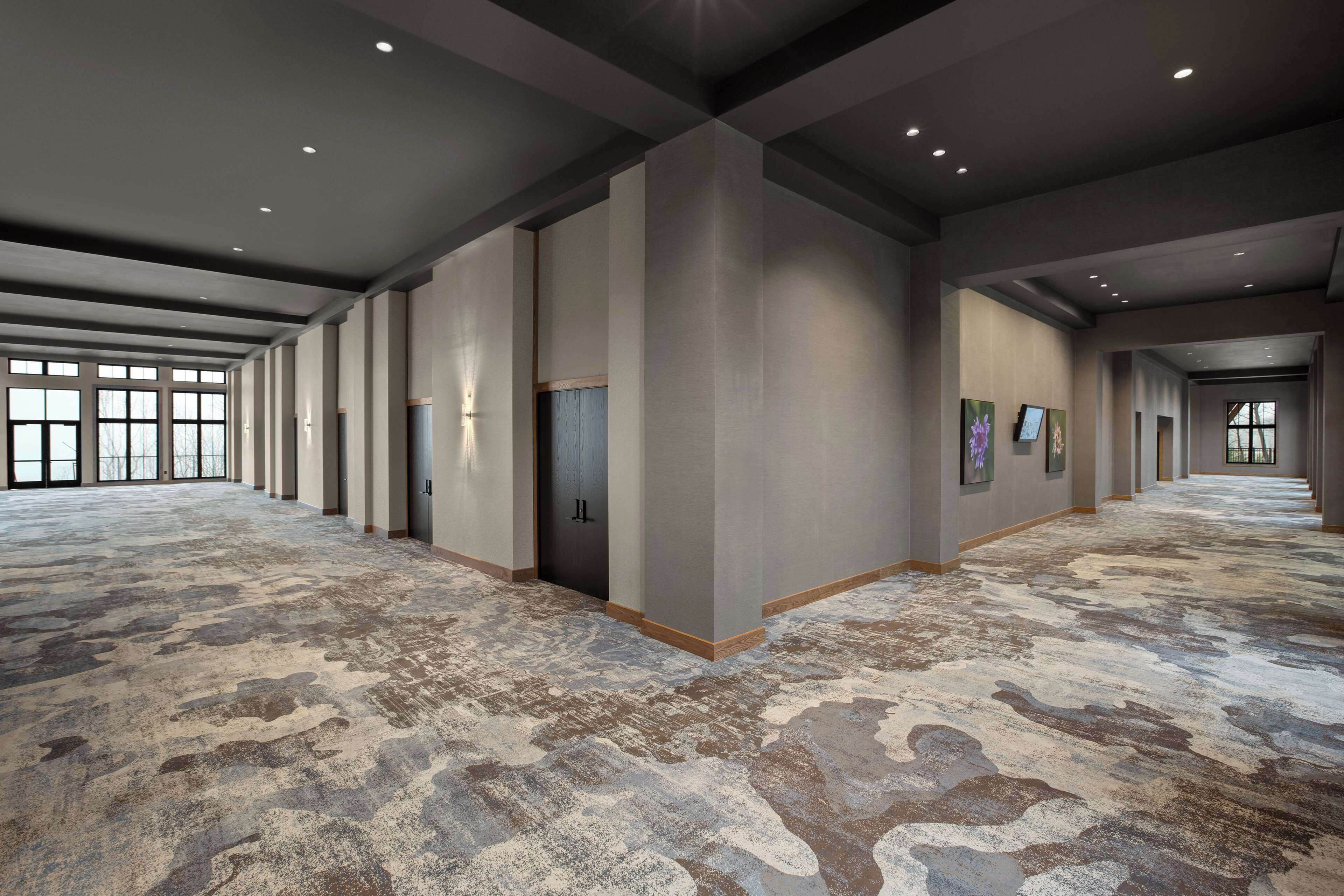 Cloudland at McLemore Resort Lookout Mountain, Curio by Hilton