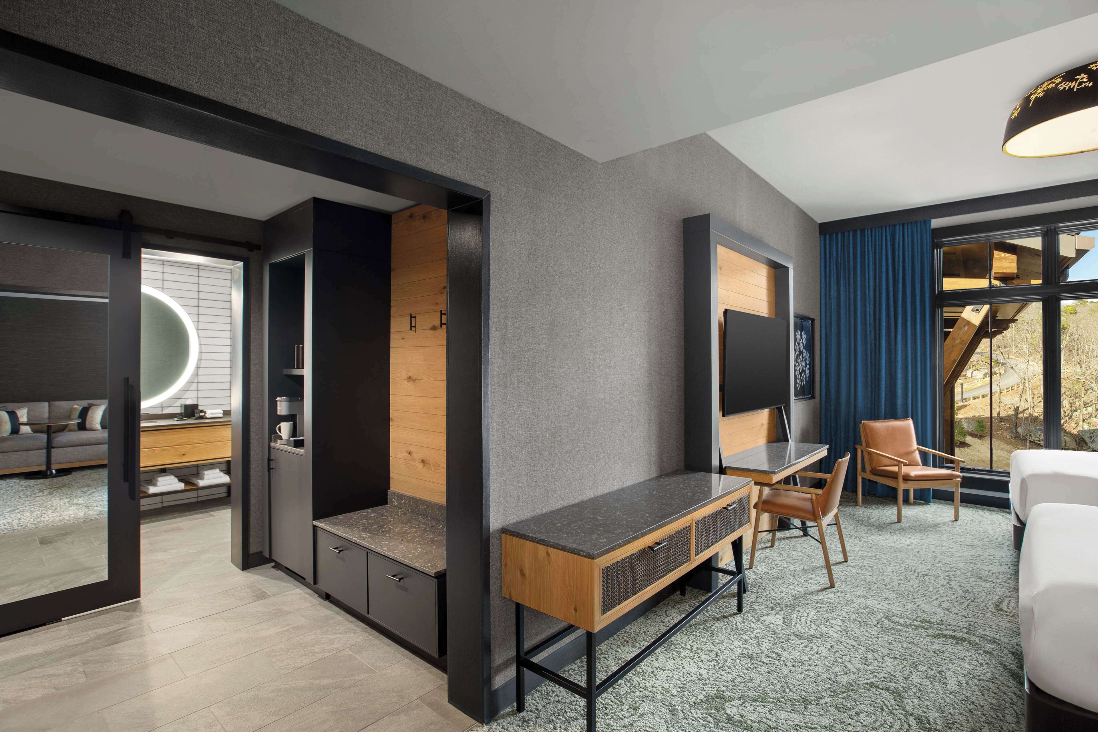 Cloudland at McLemore Resort Lookout Mountain, Curio by Hilton