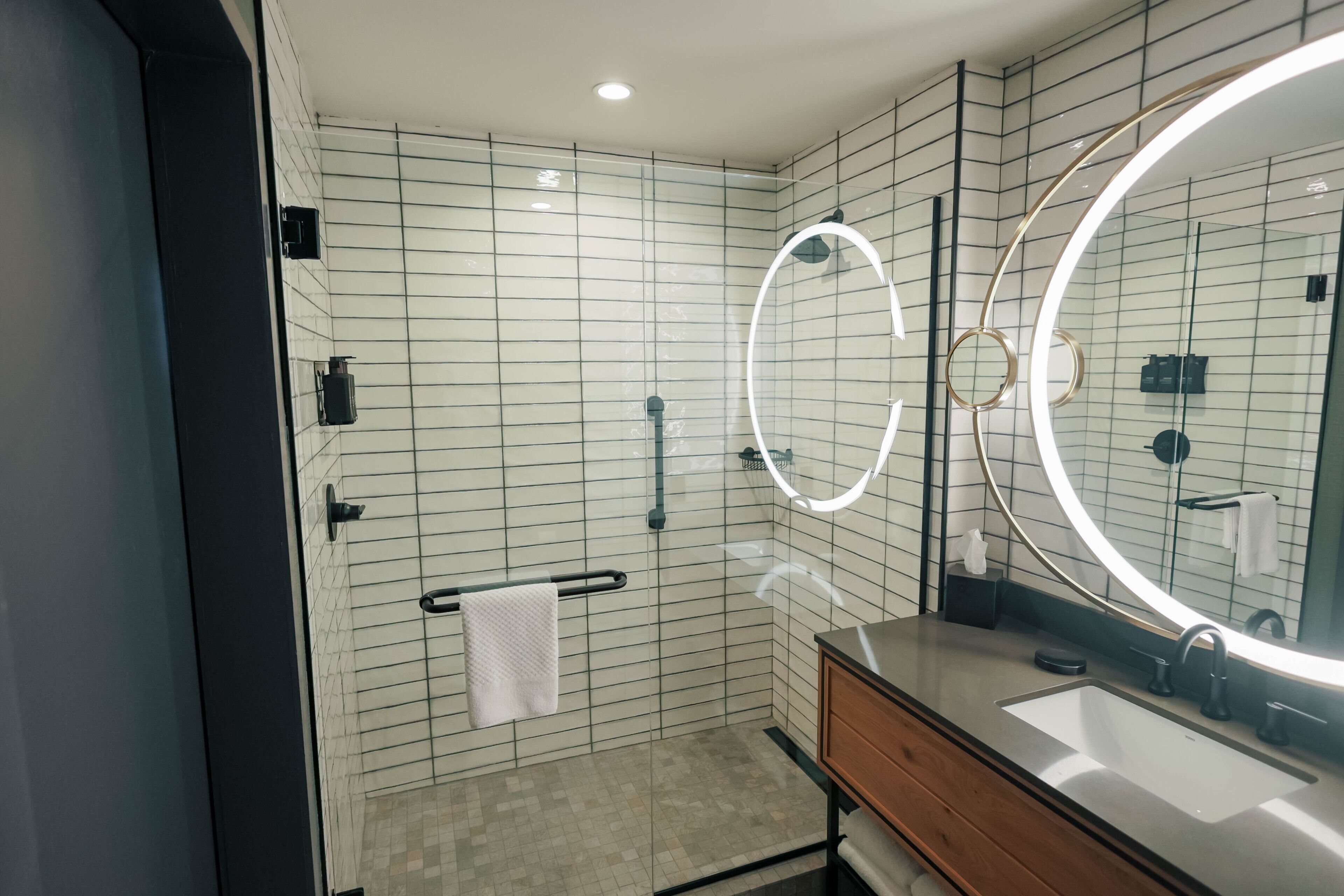 Cloudland at McLemore Resort Lookout Mountain, Curio by Hilton