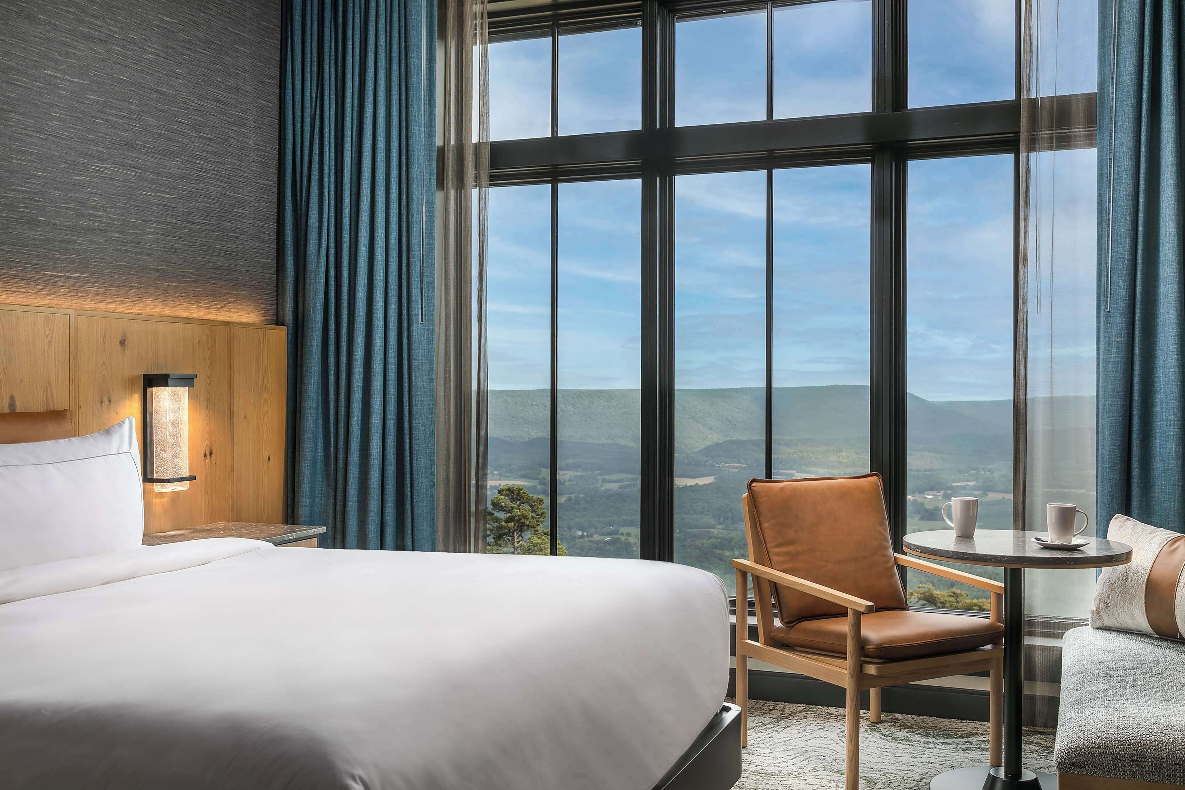 Cloudland at McLemore Resort Lookout Mountain, Curio by Hilton