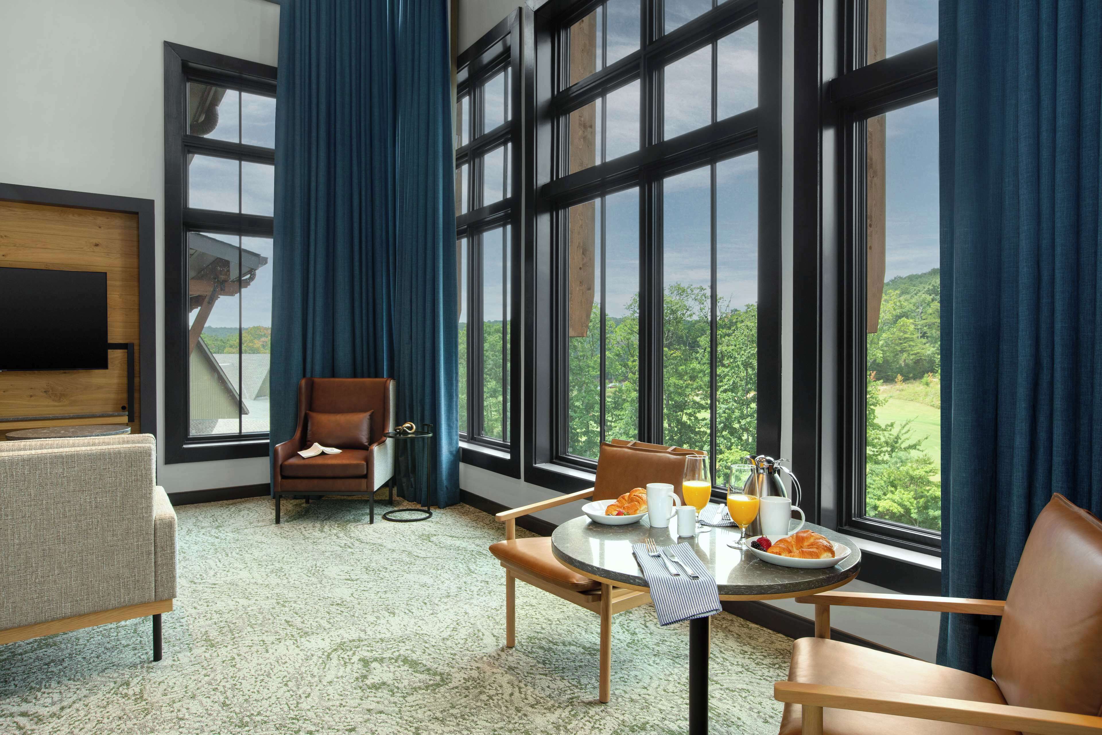 Cloudland at McLemore Resort Lookout Mountain, Curio by Hilton