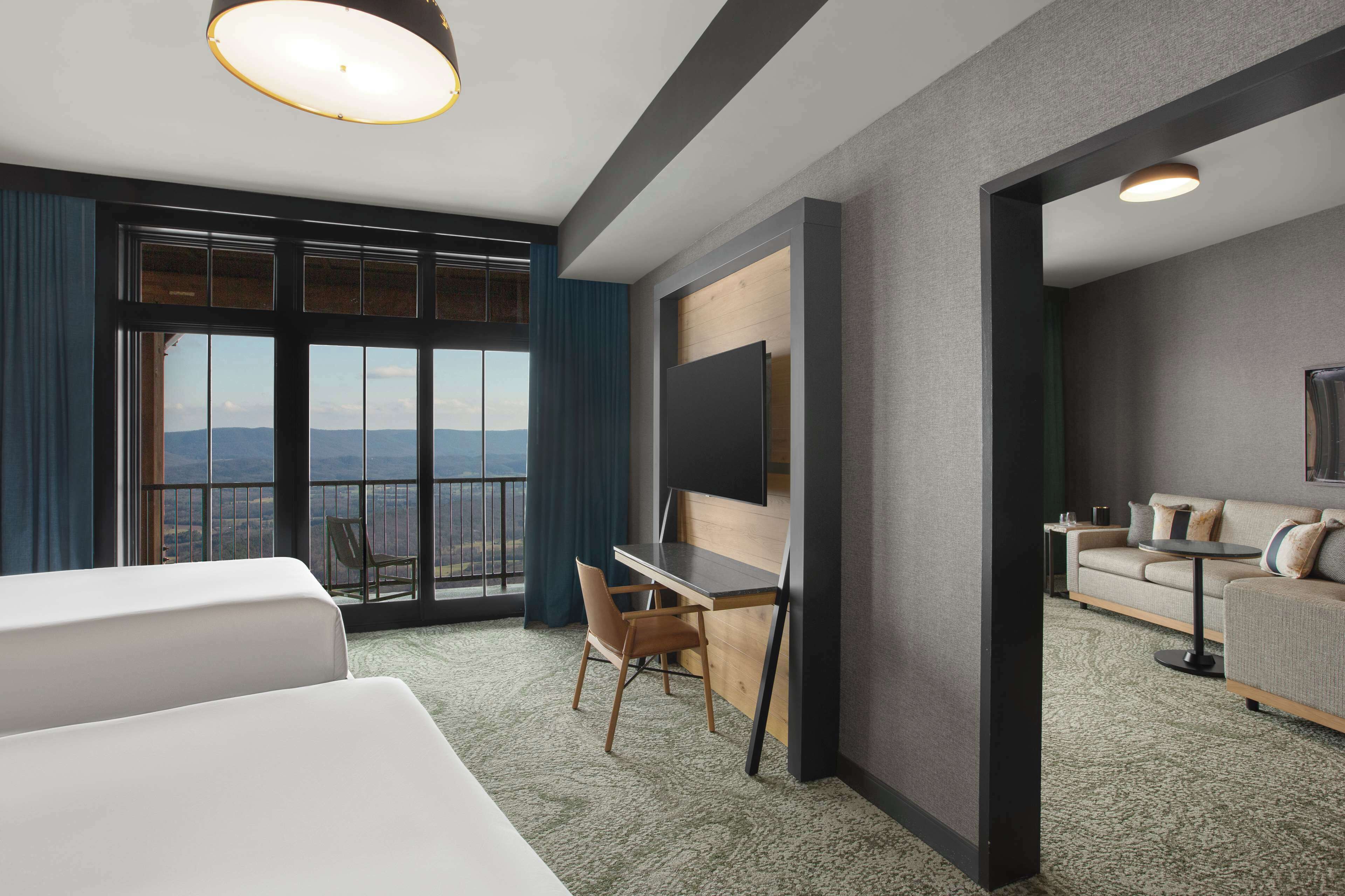 Cloudland at McLemore Resort Lookout Mountain, Curio by Hilton