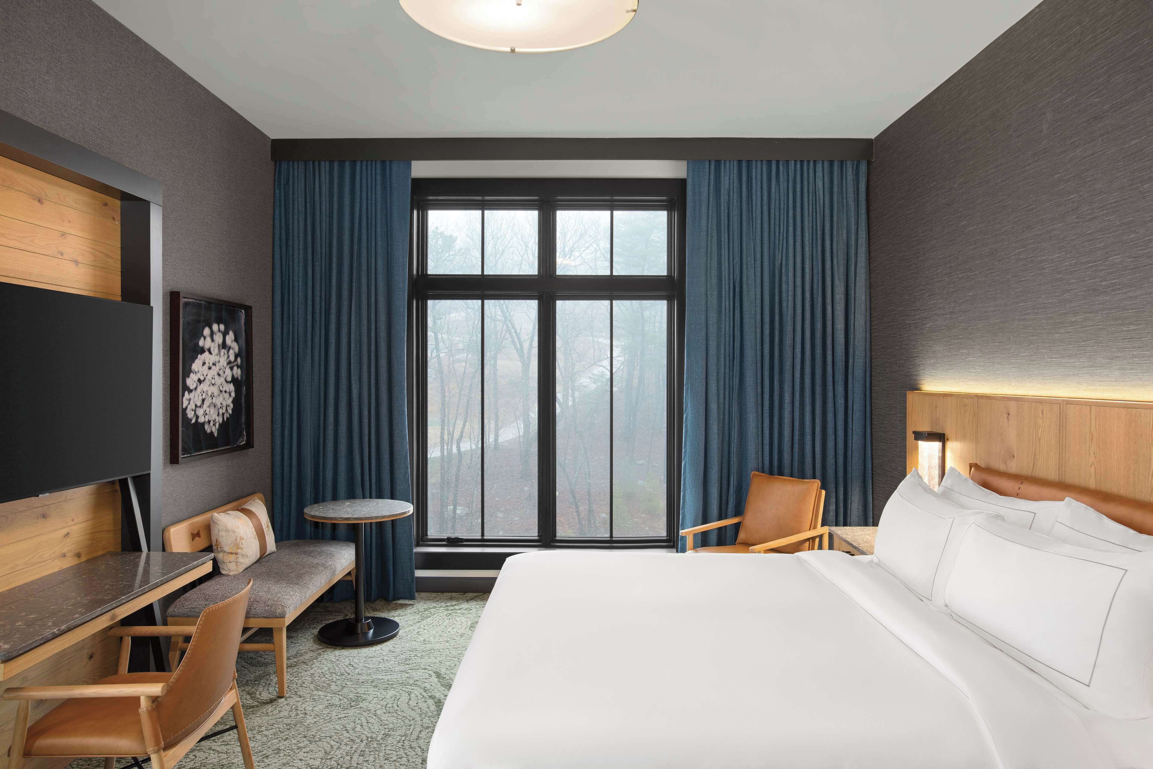 Cloudland at McLemore Resort Lookout Mountain, Curio by Hilton