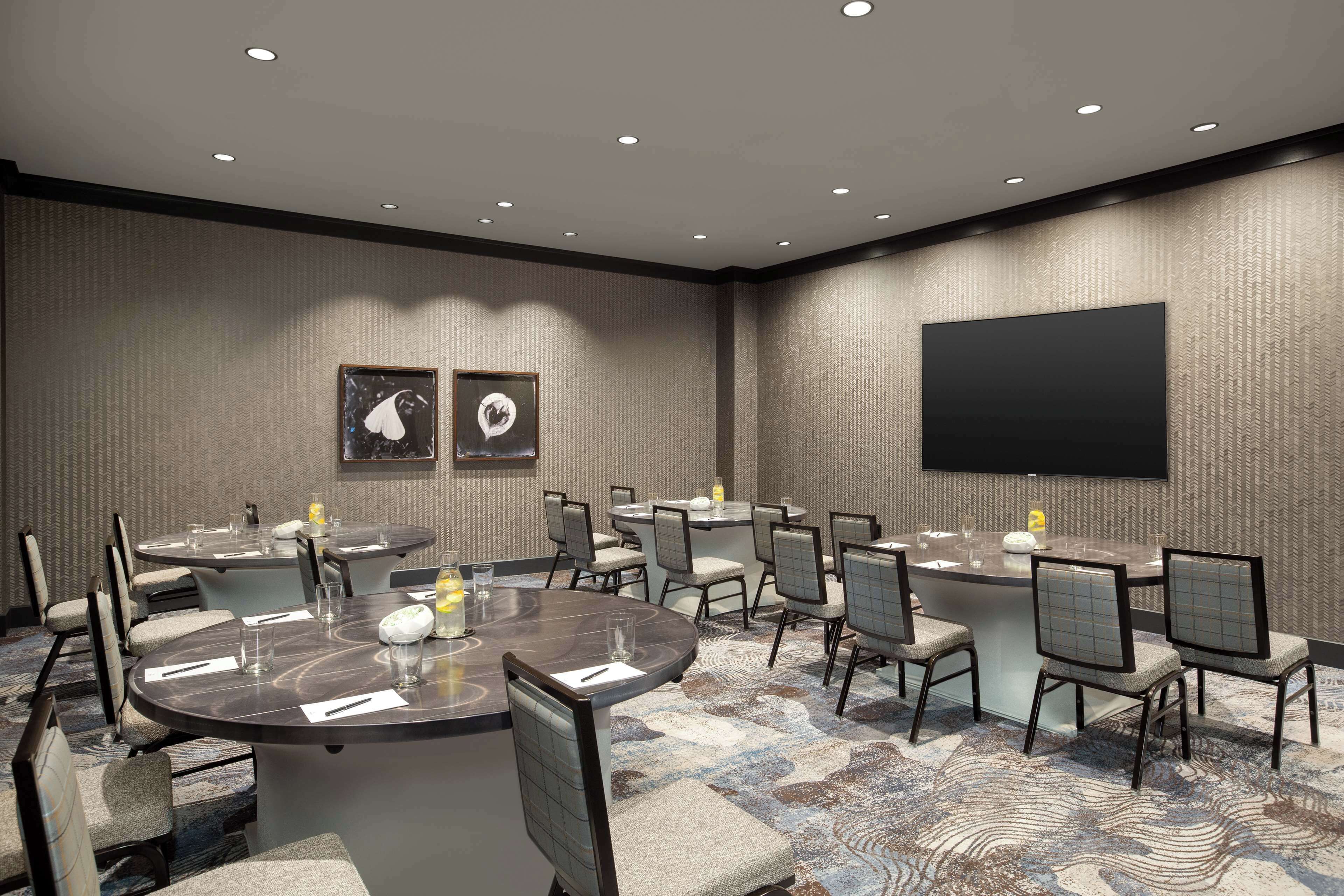 Cloudland at McLemore Resort Lookout Mountain, Curio by Hilton