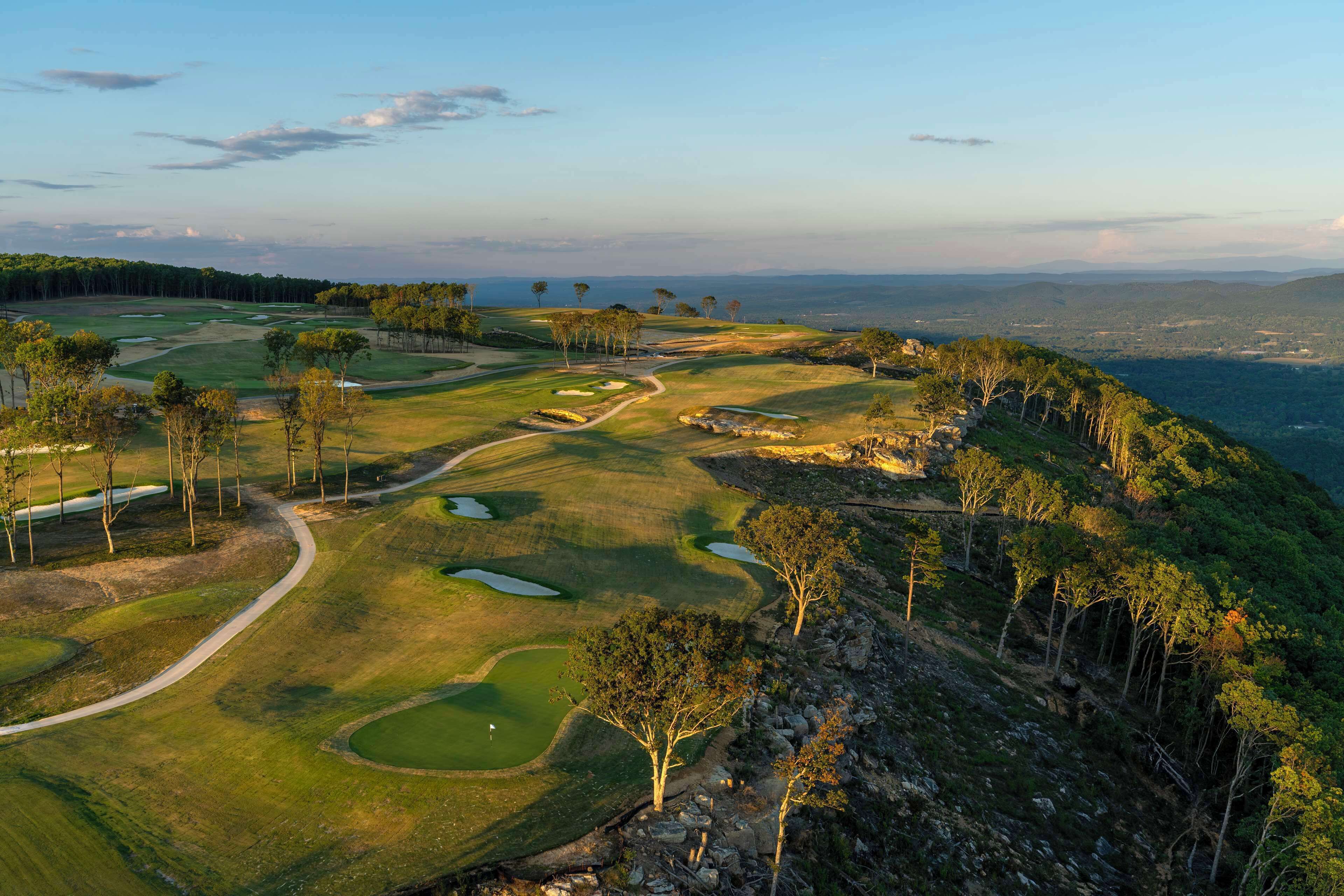 Cloudland at McLemore Resort Lookout Mountain, Curio by Hilton