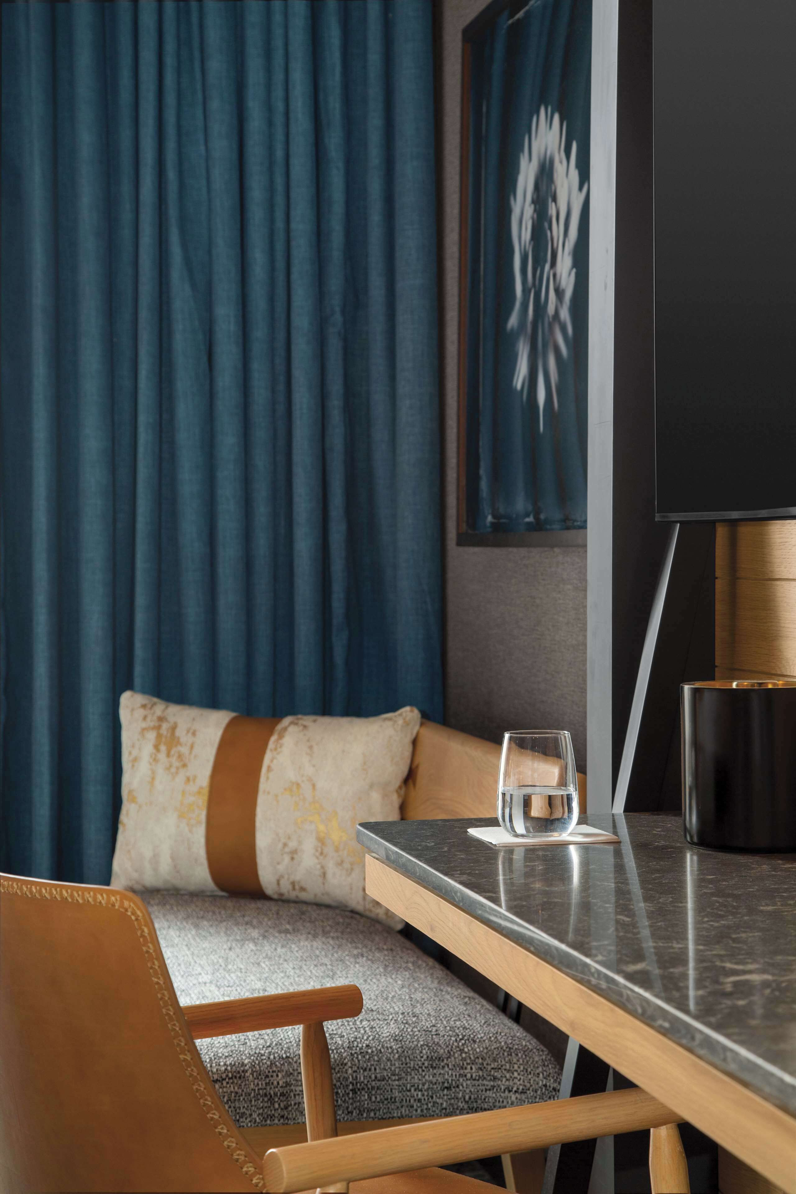 Cloudland at McLemore Resort Lookout Mountain, Curio by Hilton