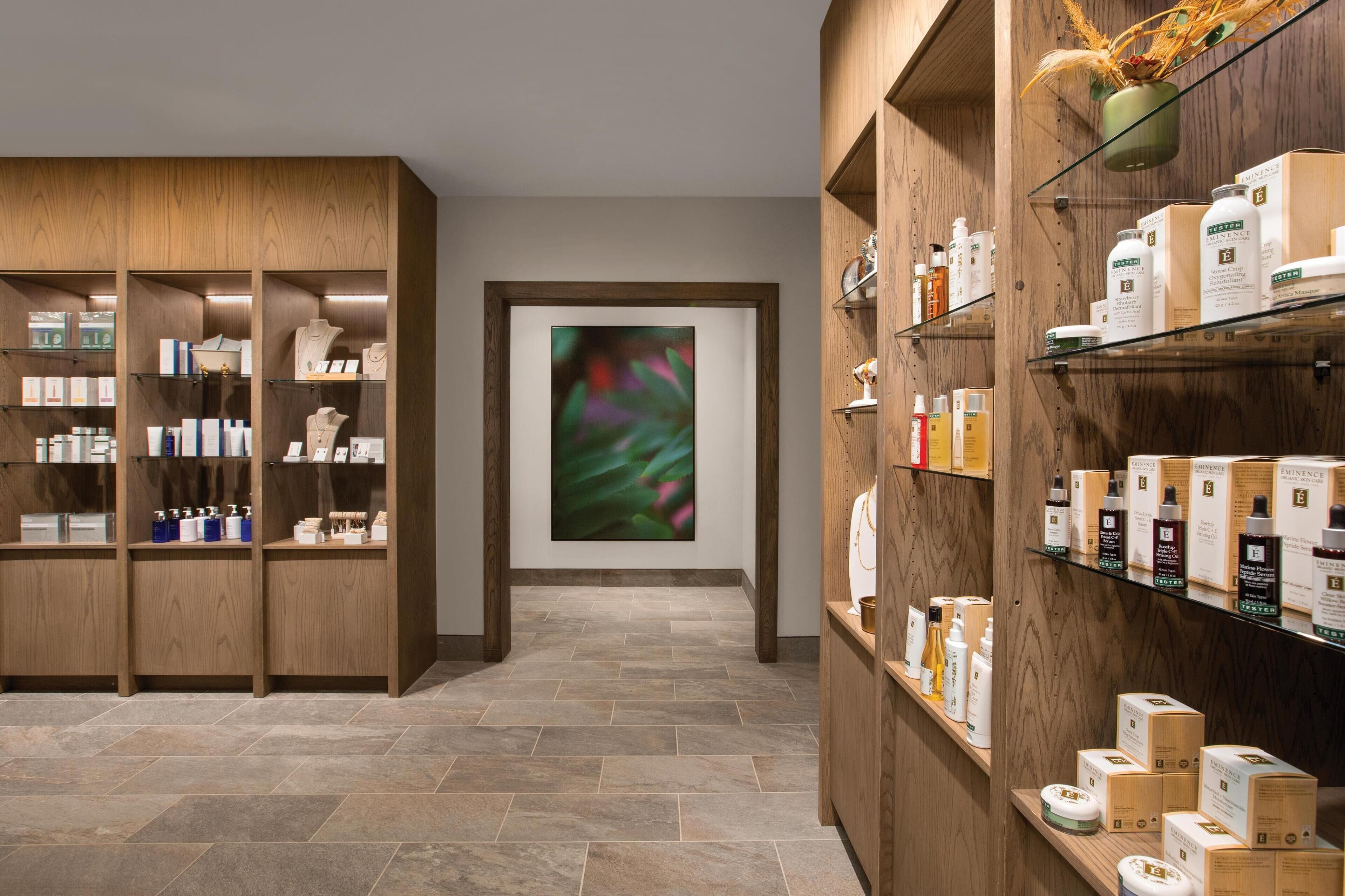 Cloudland at McLemore Resort Lookout Mountain, Curio by Hilton