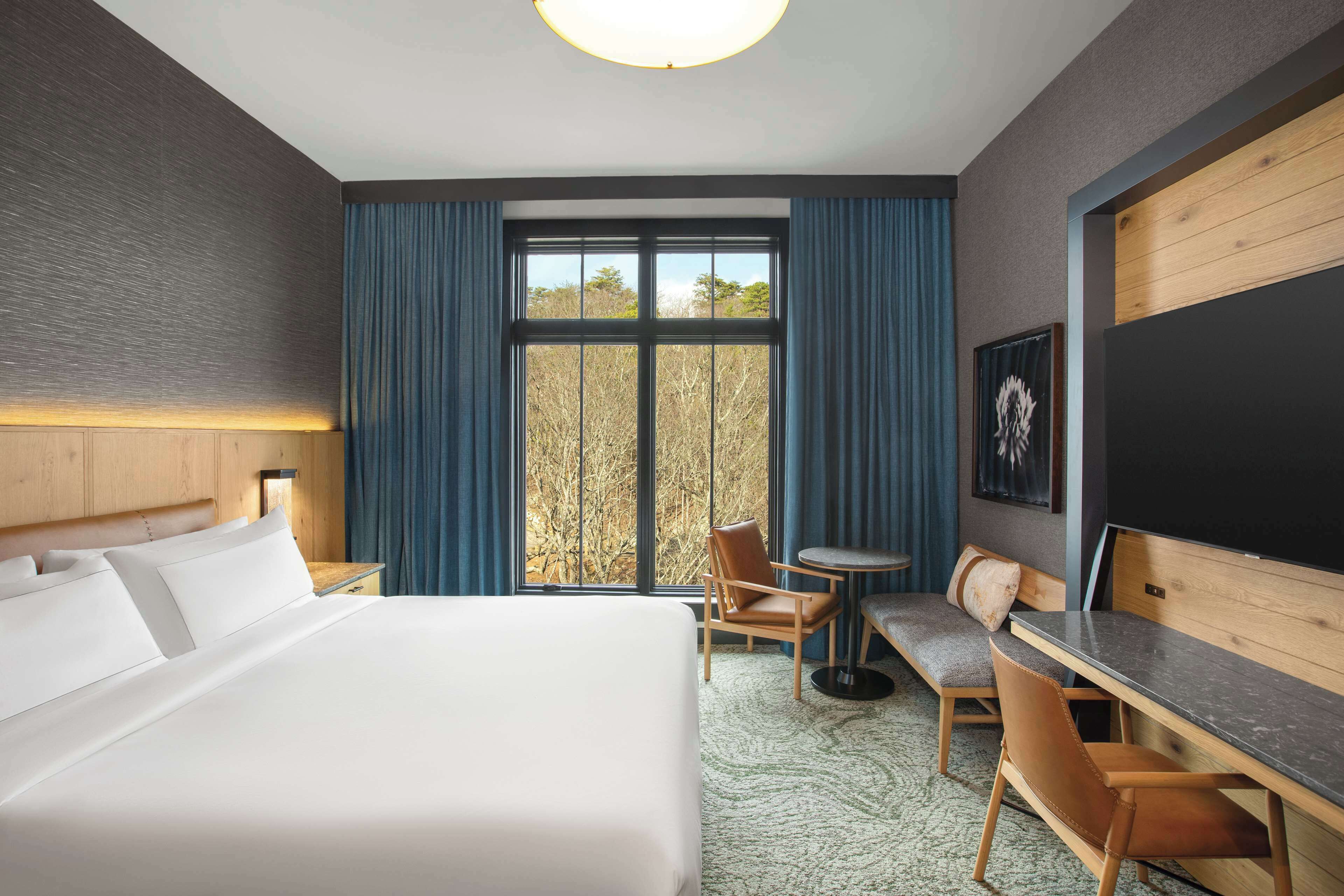 Cloudland at McLemore Resort Lookout Mountain, Curio by Hilton