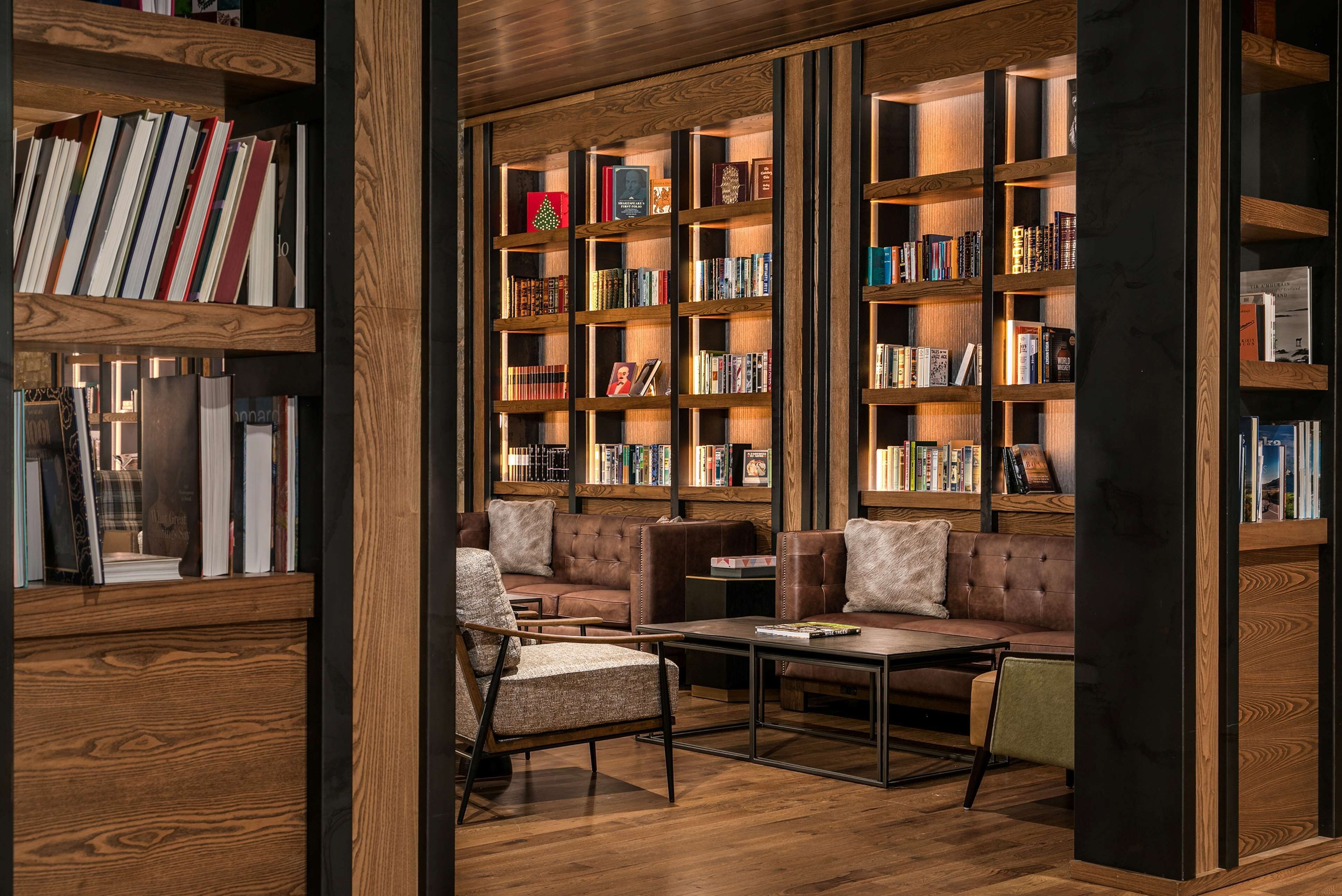 Cloudland at McLemore Resort Lookout Mountain, Curio by Hilton