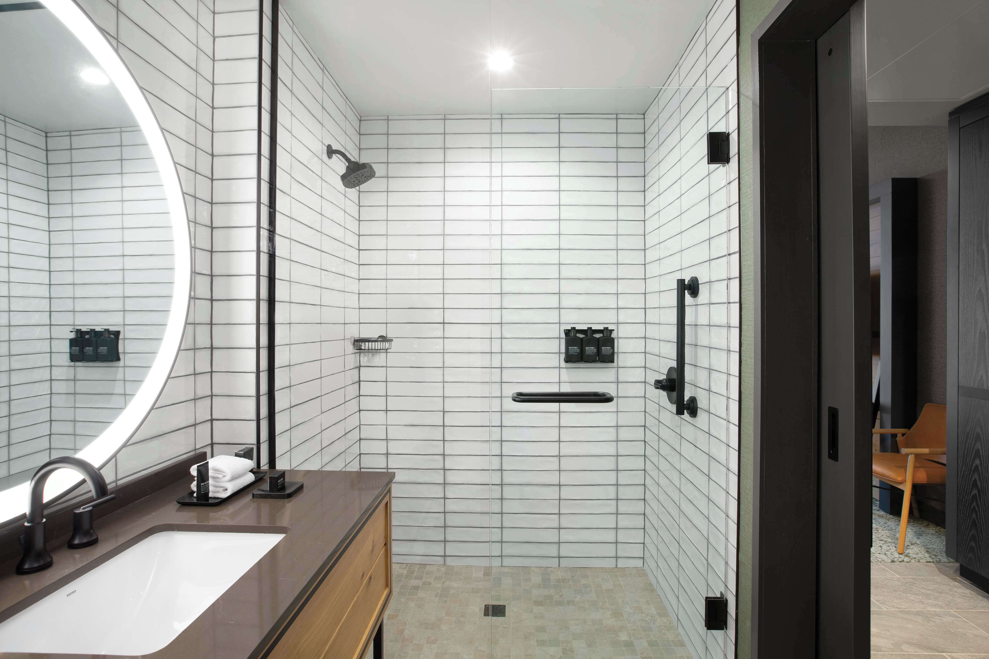 Cloudland at McLemore Resort Lookout Mountain, Curio by Hilton