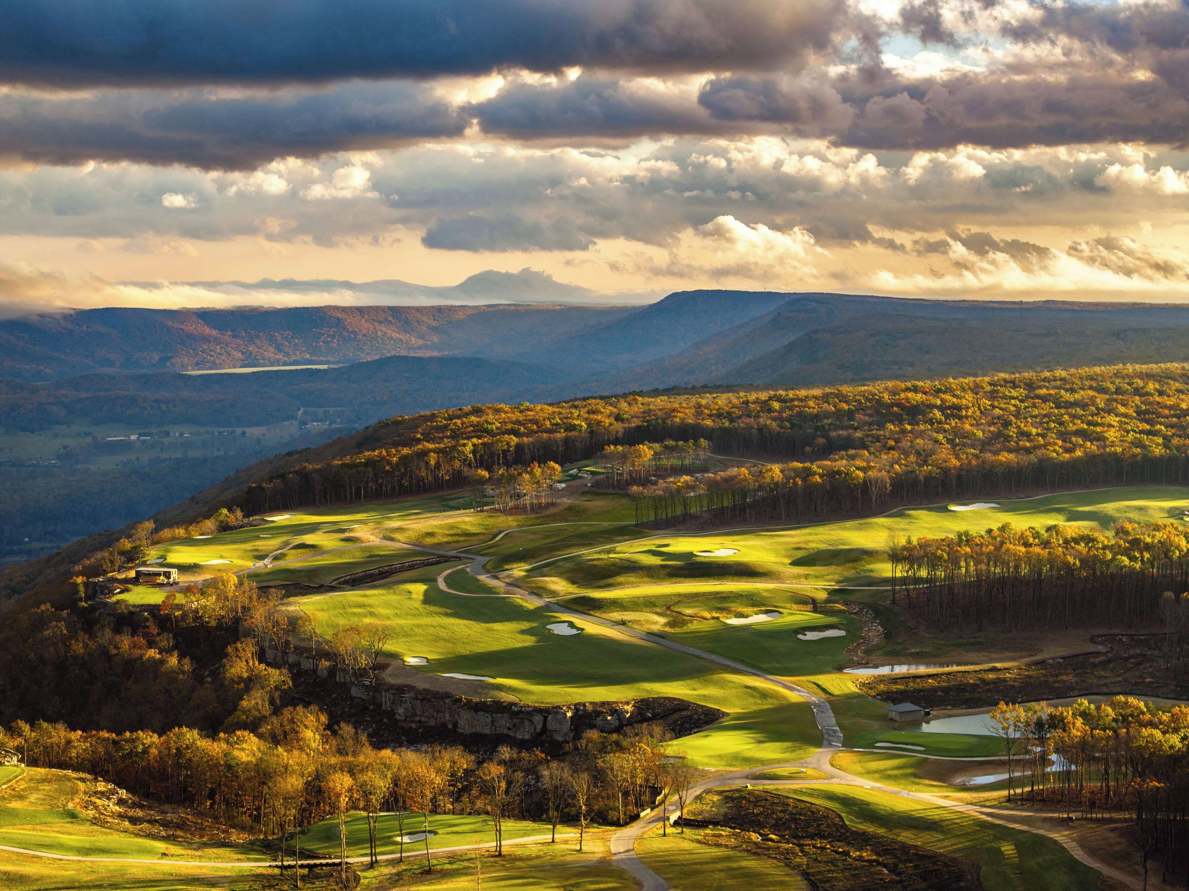 Cloudland at McLemore Resort Lookout Mountain, Curio by Hilton