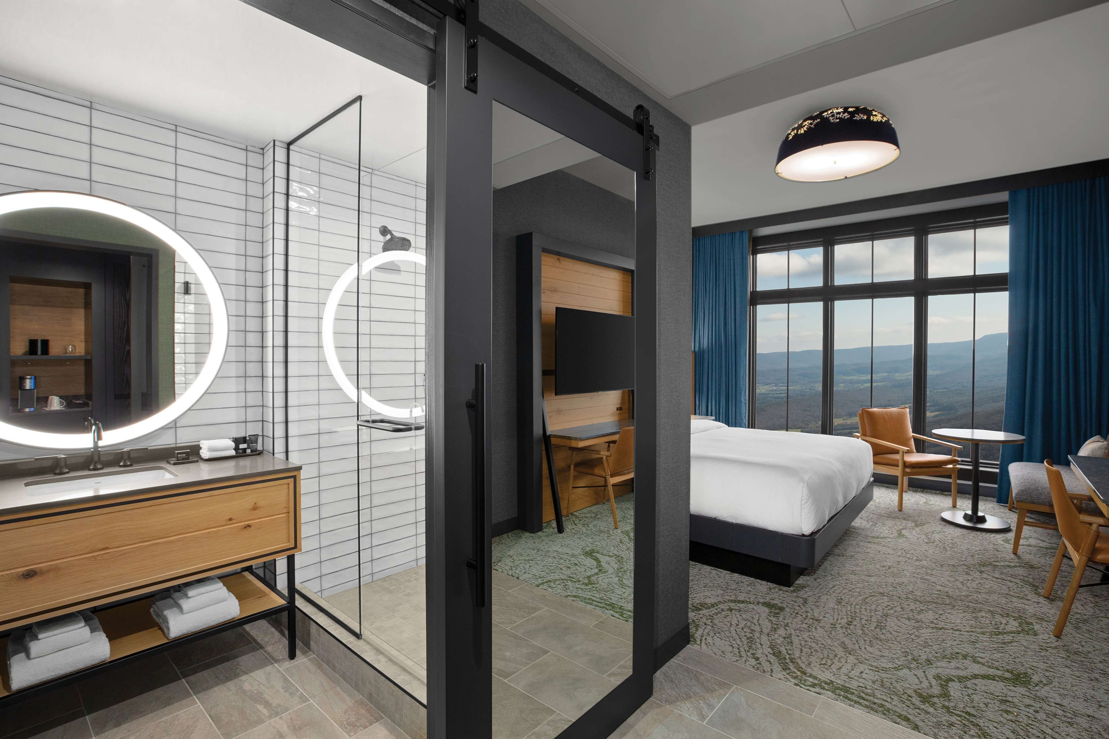 Cloudland at McLemore Resort Lookout Mountain, Curio by Hilton