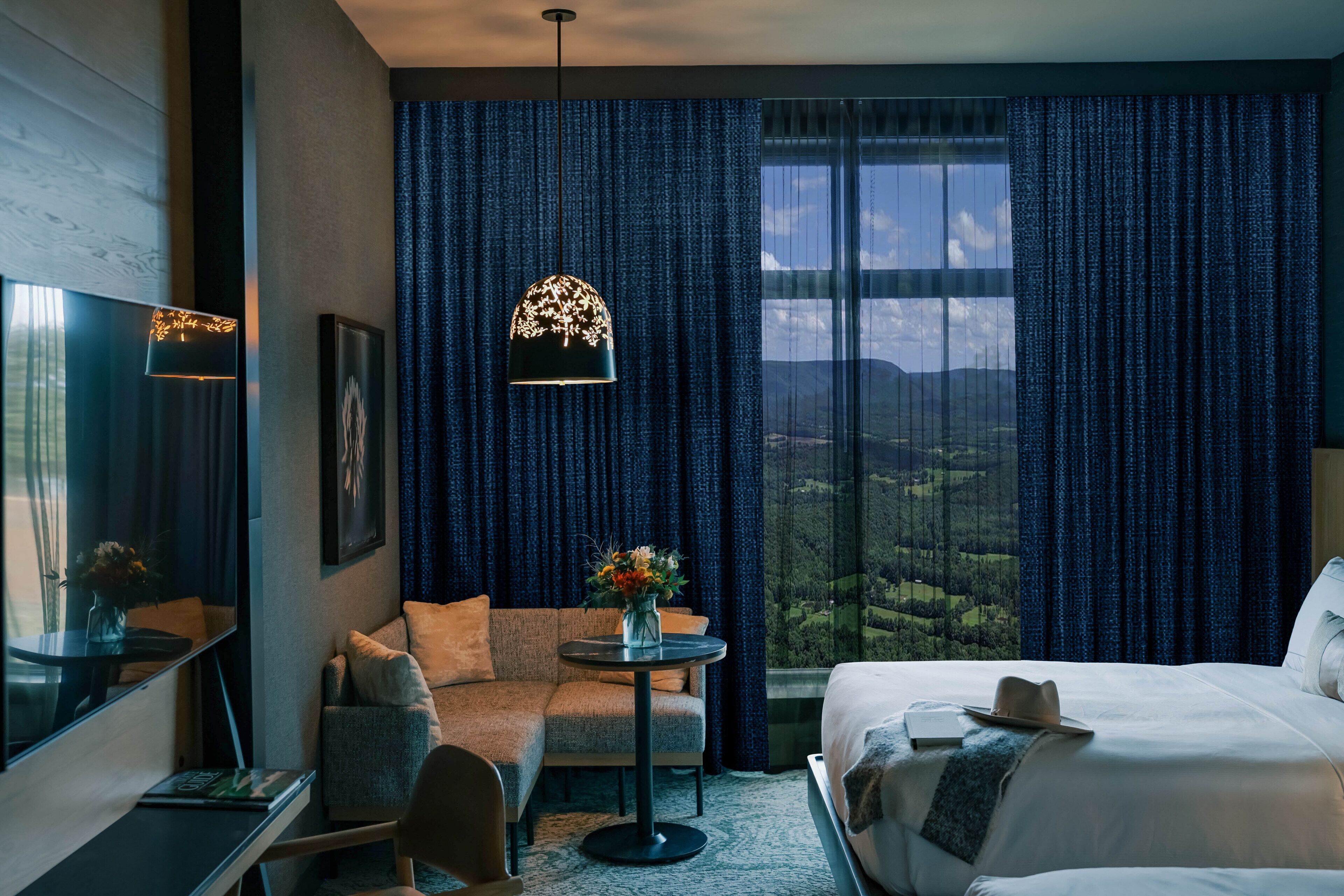 Cloudland at McLemore Resort Lookout Mountain, Curio by Hilton