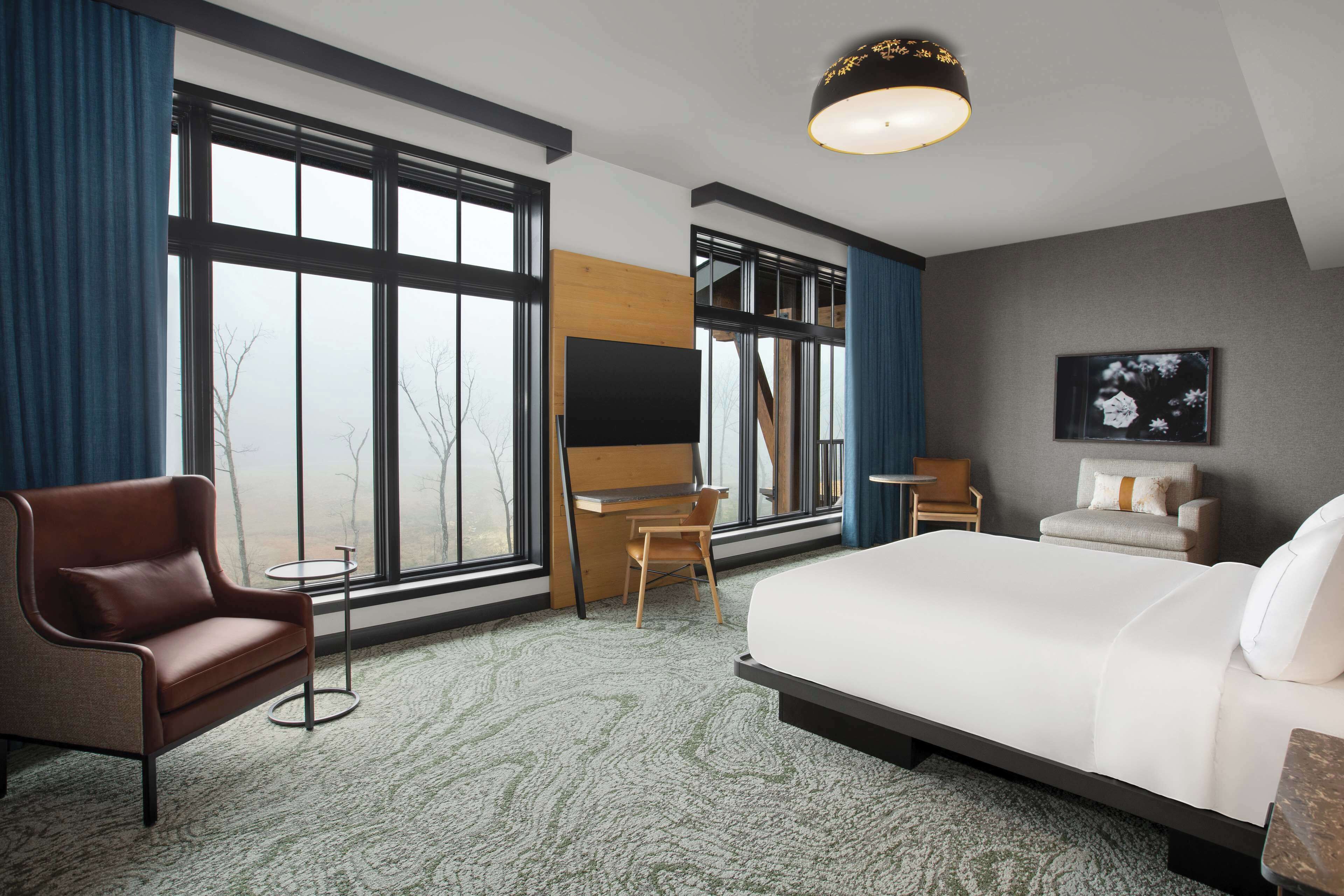 Cloudland at McLemore Resort Lookout Mountain, Curio by Hilton