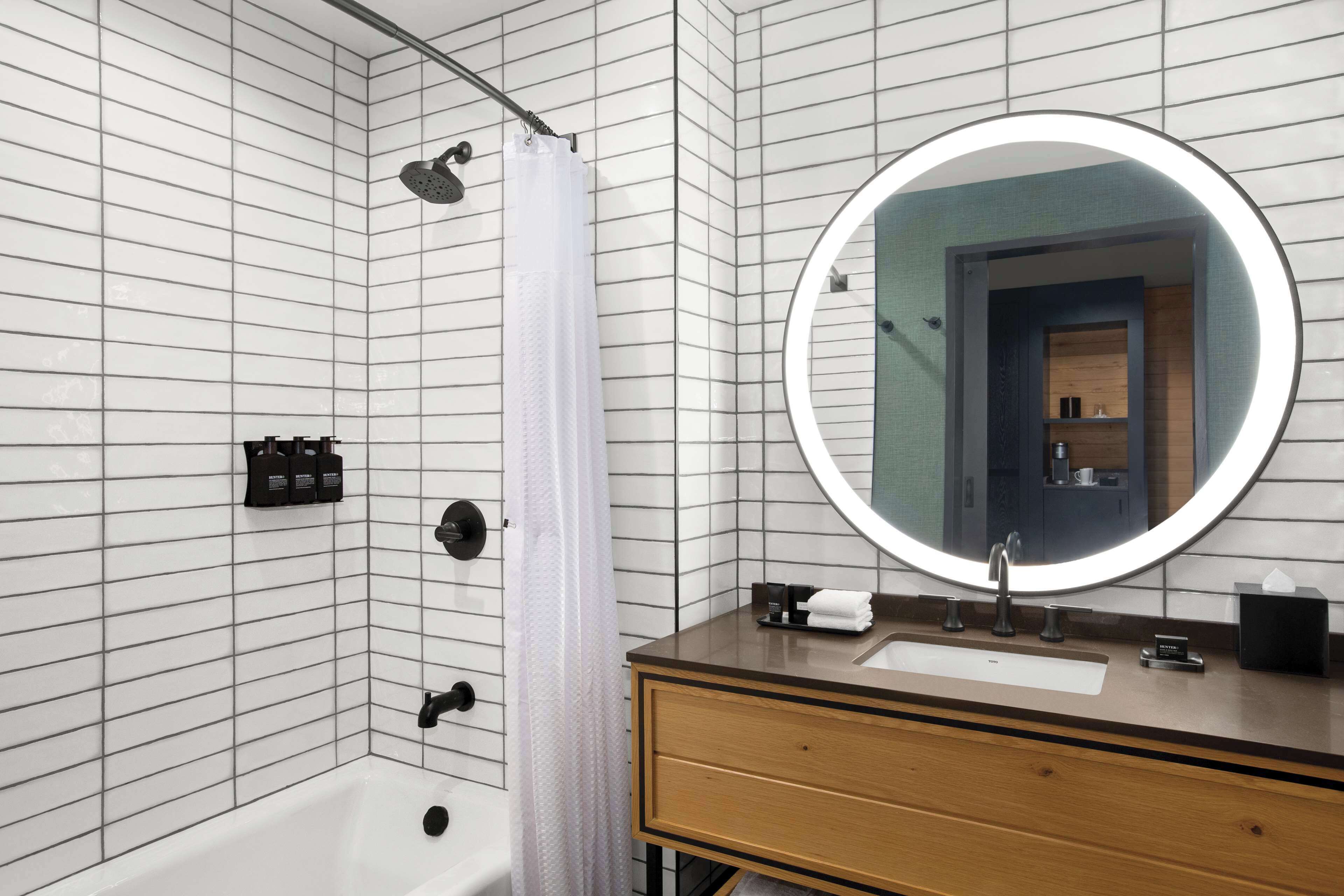 Cloudland at McLemore Resort Lookout Mountain, Curio by Hilton