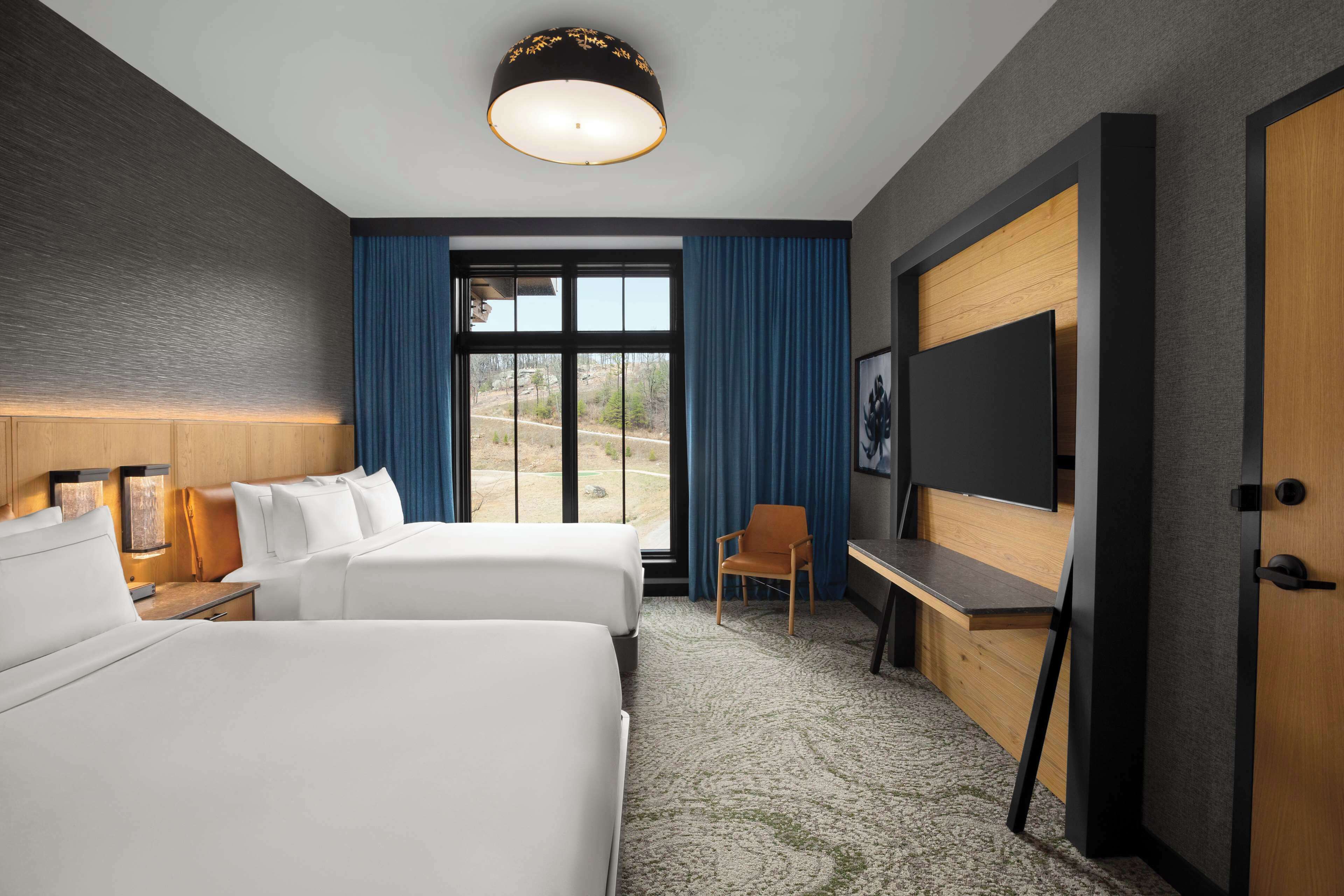 Cloudland at McLemore Resort Lookout Mountain, Curio by Hilton