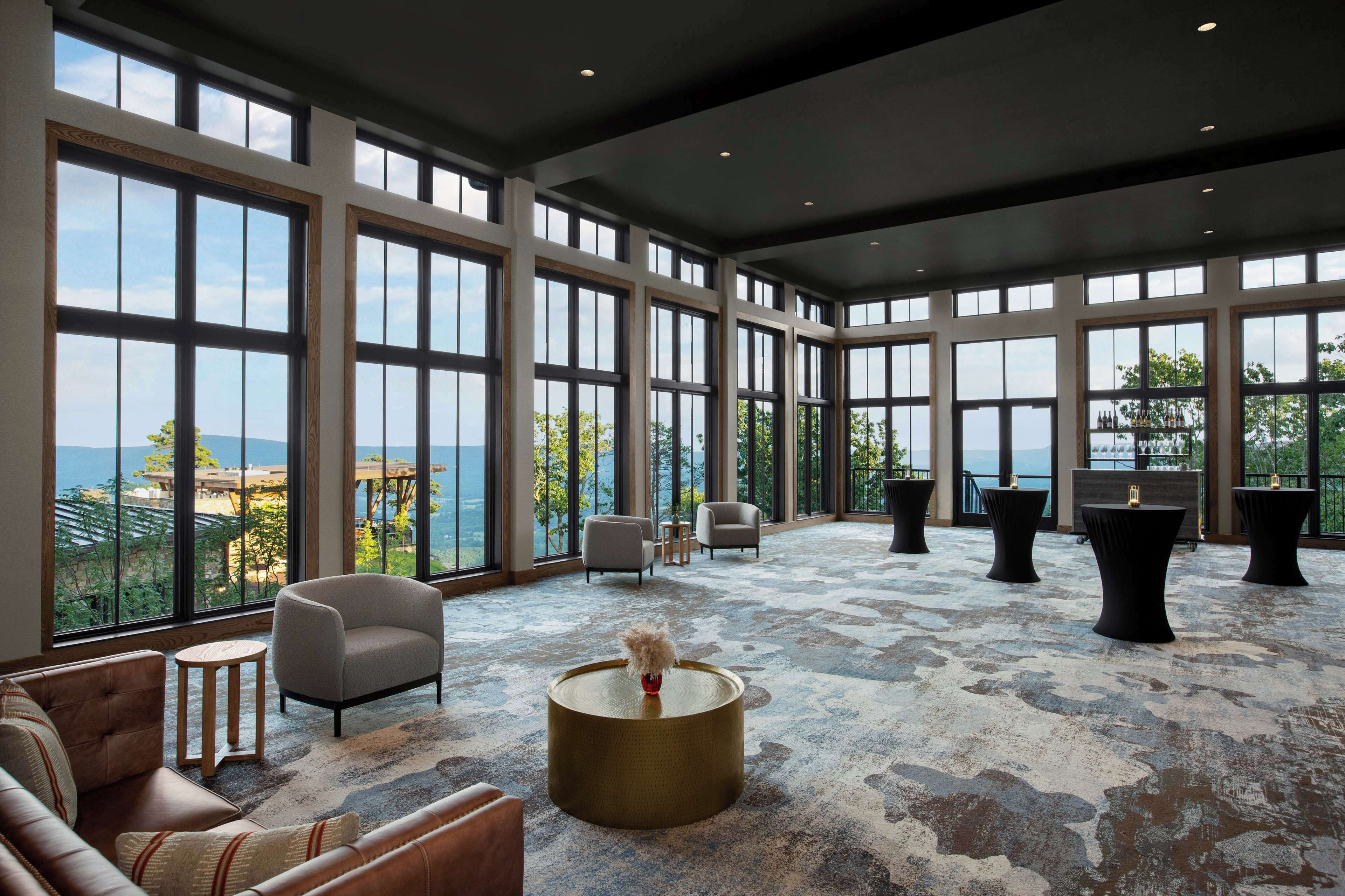 Cloudland at McLemore Resort Lookout Mountain, Curio by Hilton