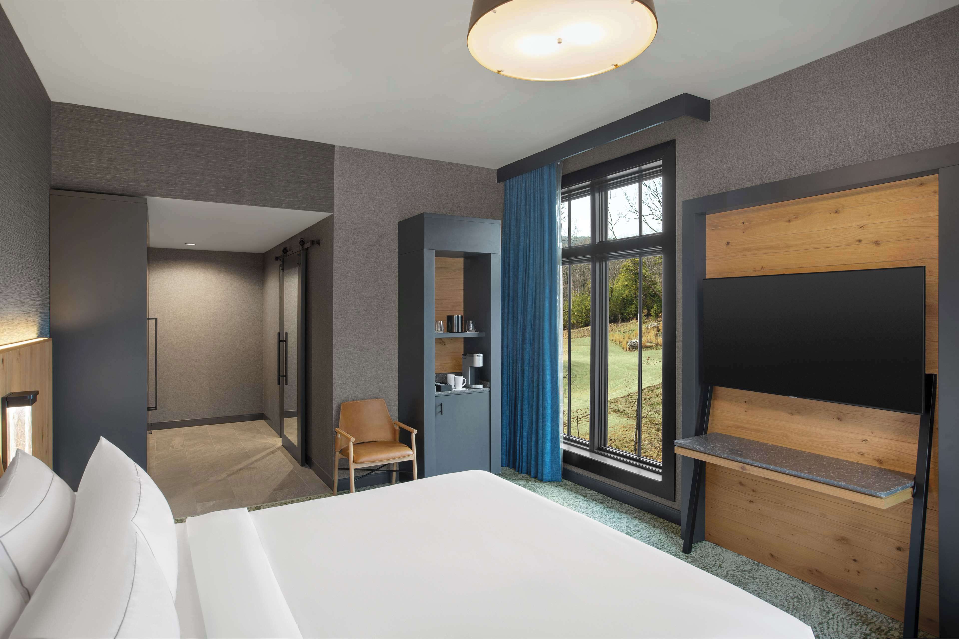 Cloudland at McLemore Resort Lookout Mountain, Curio by Hilton