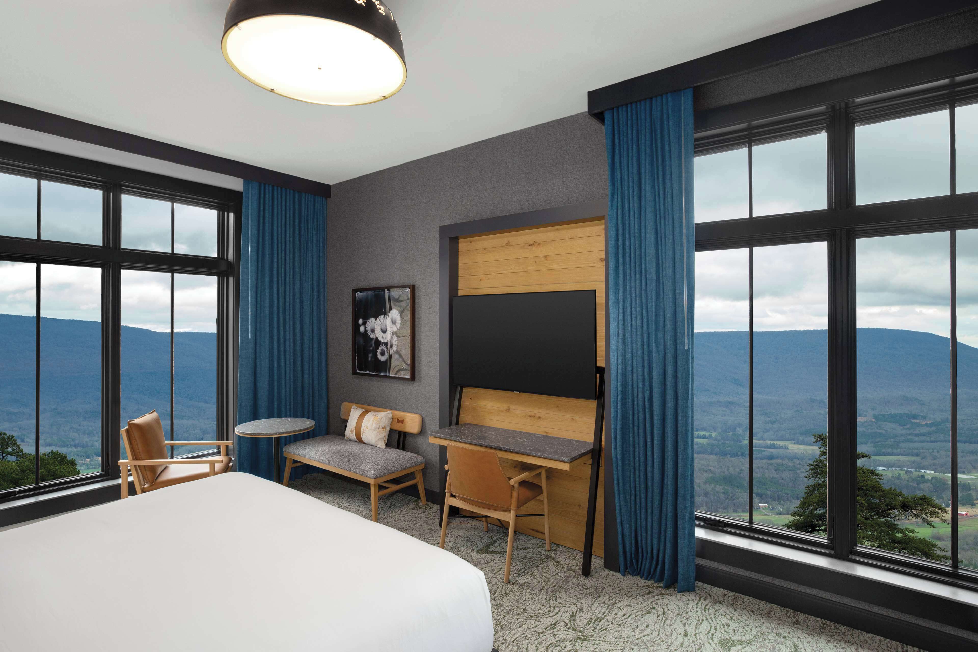 Cloudland at McLemore Resort Lookout Mountain, Curio by Hilton
