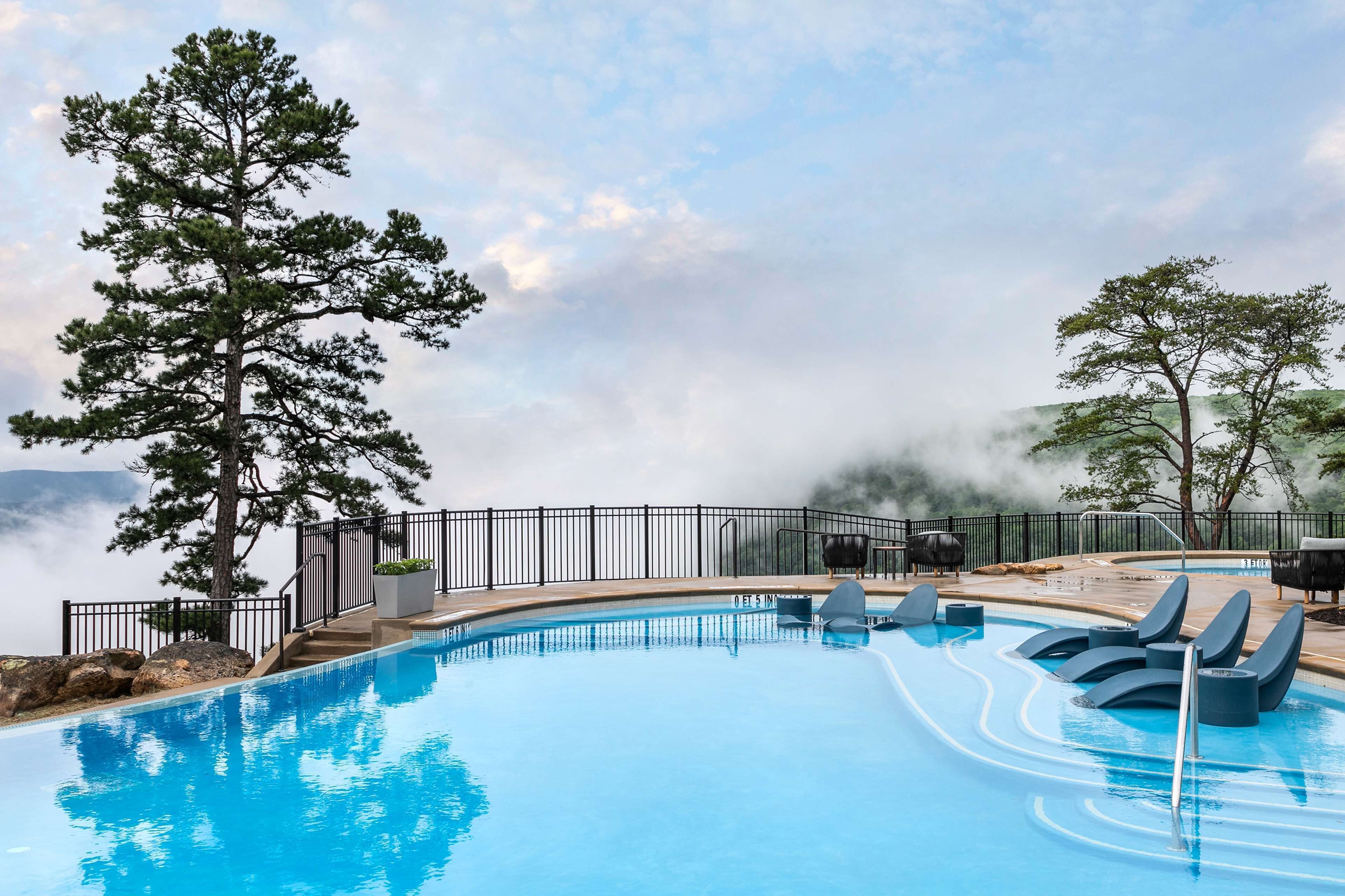 Cloudland at McLemore Resort Lookout Mountain, Curio by Hilton
