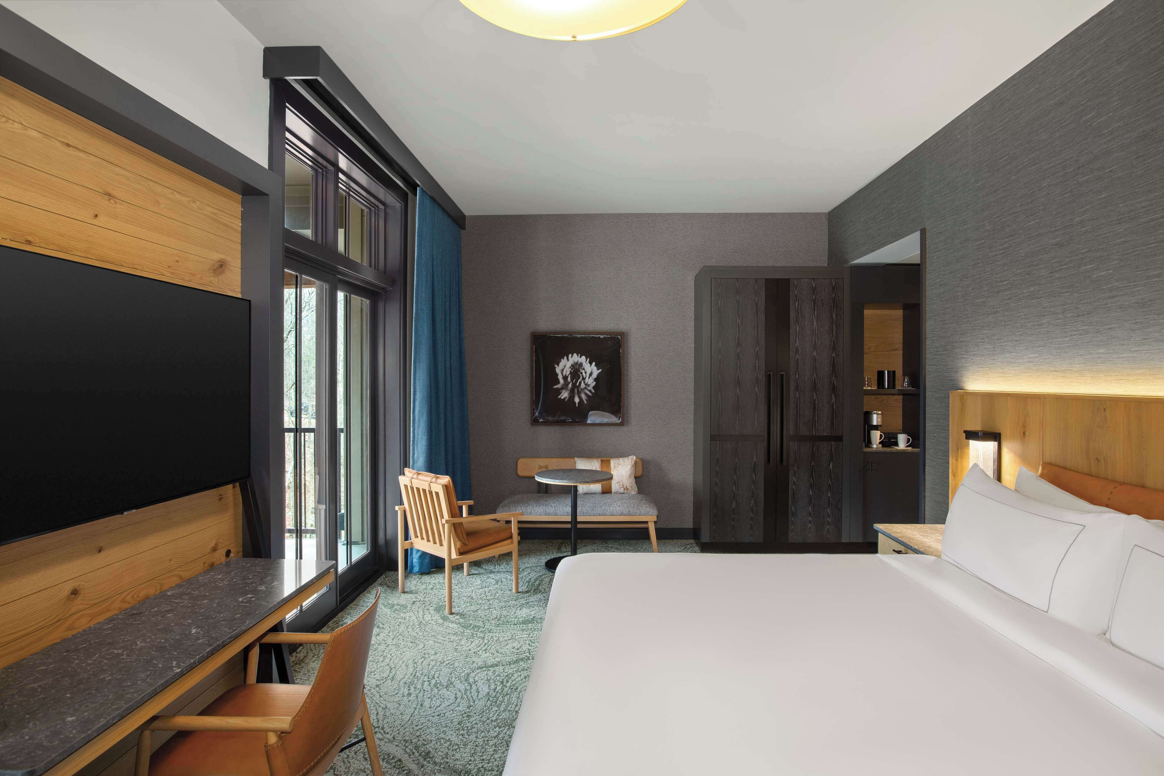 Cloudland at McLemore Resort Lookout Mountain, Curio by Hilton