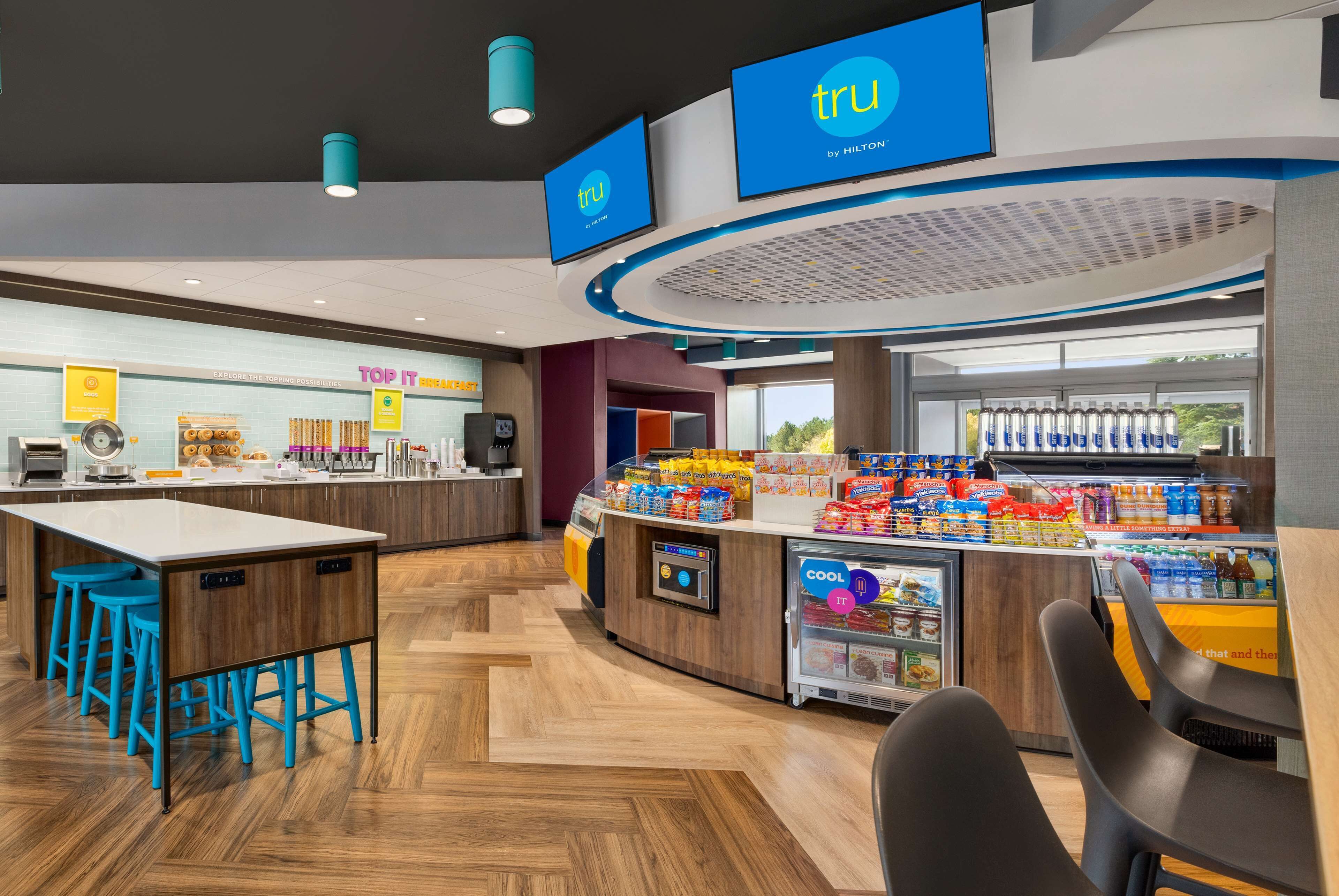 Tru by Hilton Lawrenceville Atlanta I-85 Sugarloaf