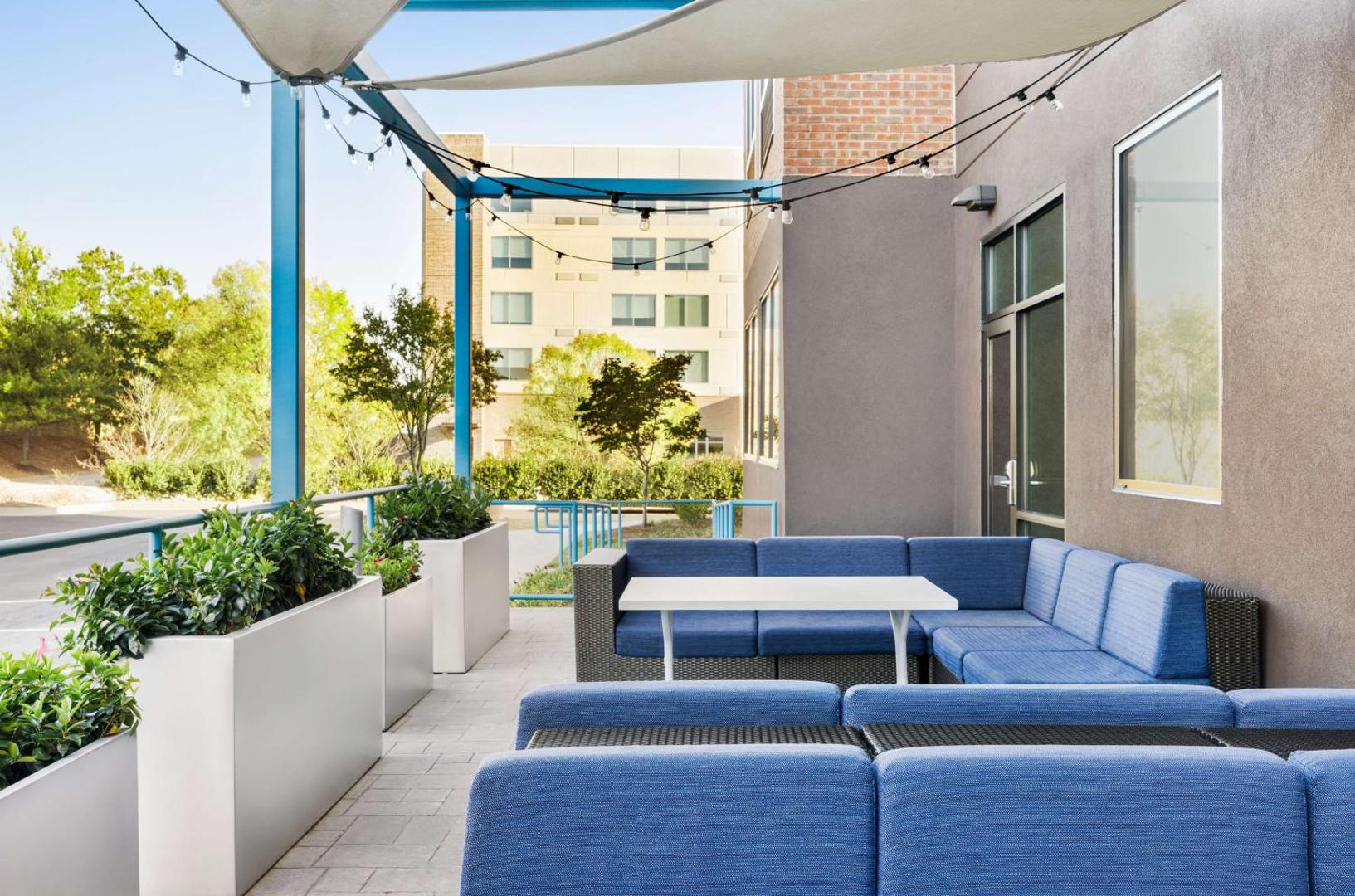 Tru by Hilton Lawrenceville Atlanta I-85 Sugarloaf