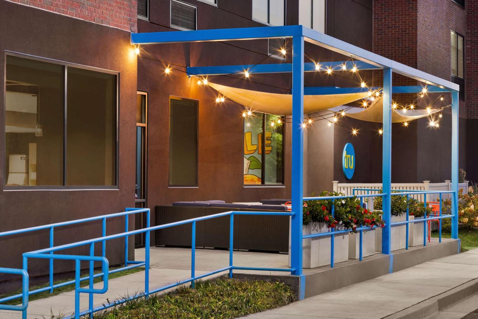 Tru by Hilton Lawrenceville Atlanta I-85 Sugarloaf